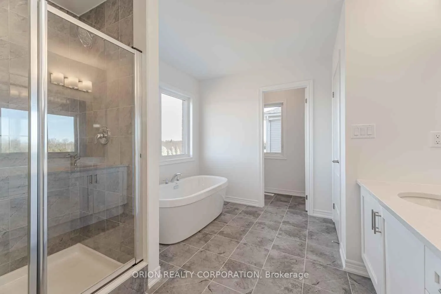Photo 30 of 152 Thicketwood Avenue, Barrie, Rural Barrie Southeast — HOMEH