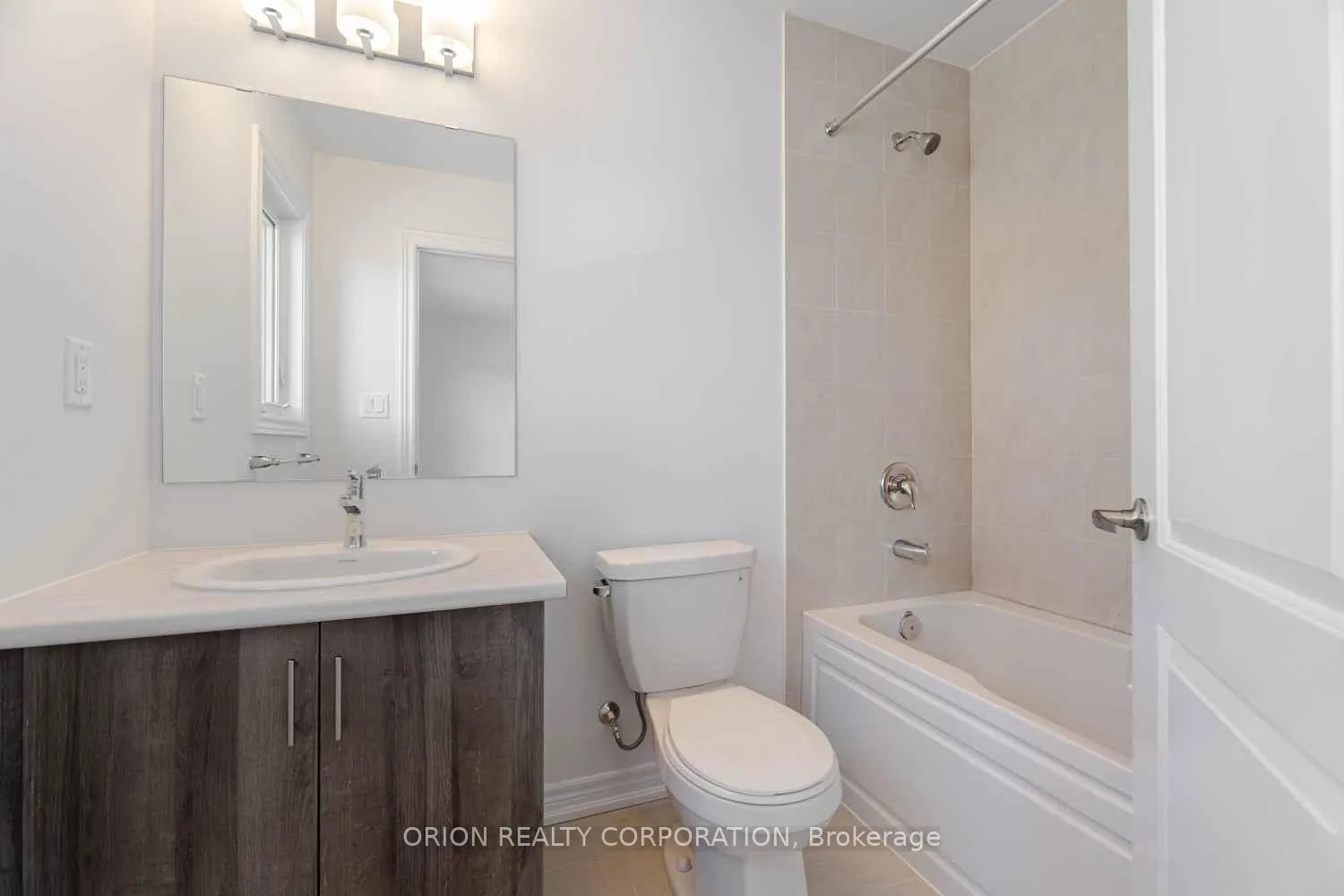 Photo 33 of 152 Thicketwood Avenue, Barrie, Rural Barrie Southeast — HOMEH