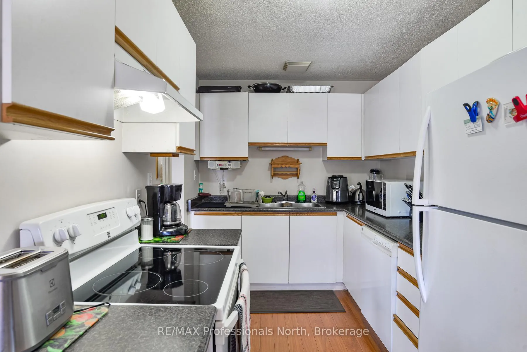 Photo 4 of 41 Pinecone Drive, Bracebridge, Monck (Bracebridge) — HOMEH