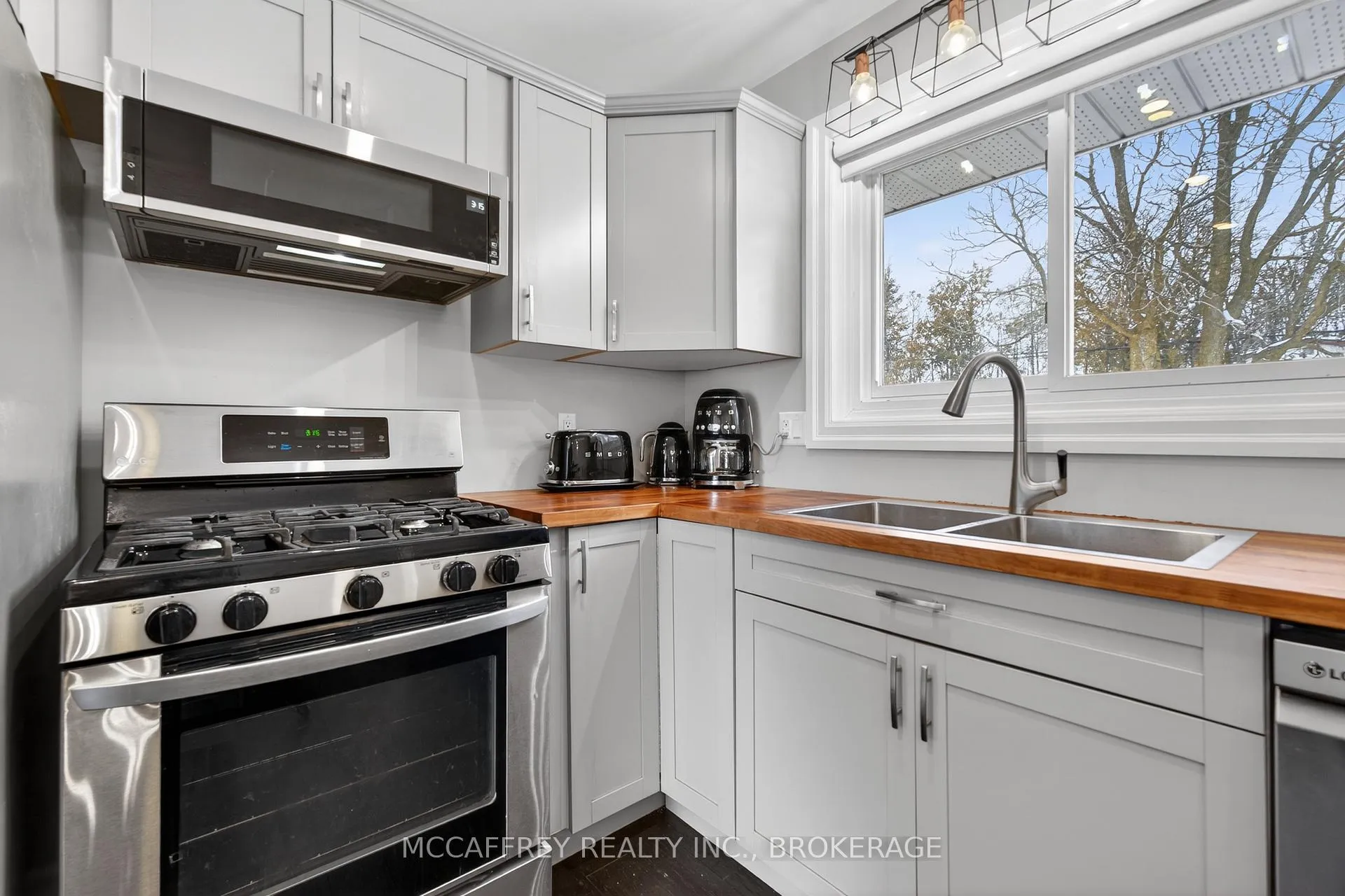 Photo 12 of 31 Meadowvale Avenue, Belleville, Belleville Ward — HOMEH