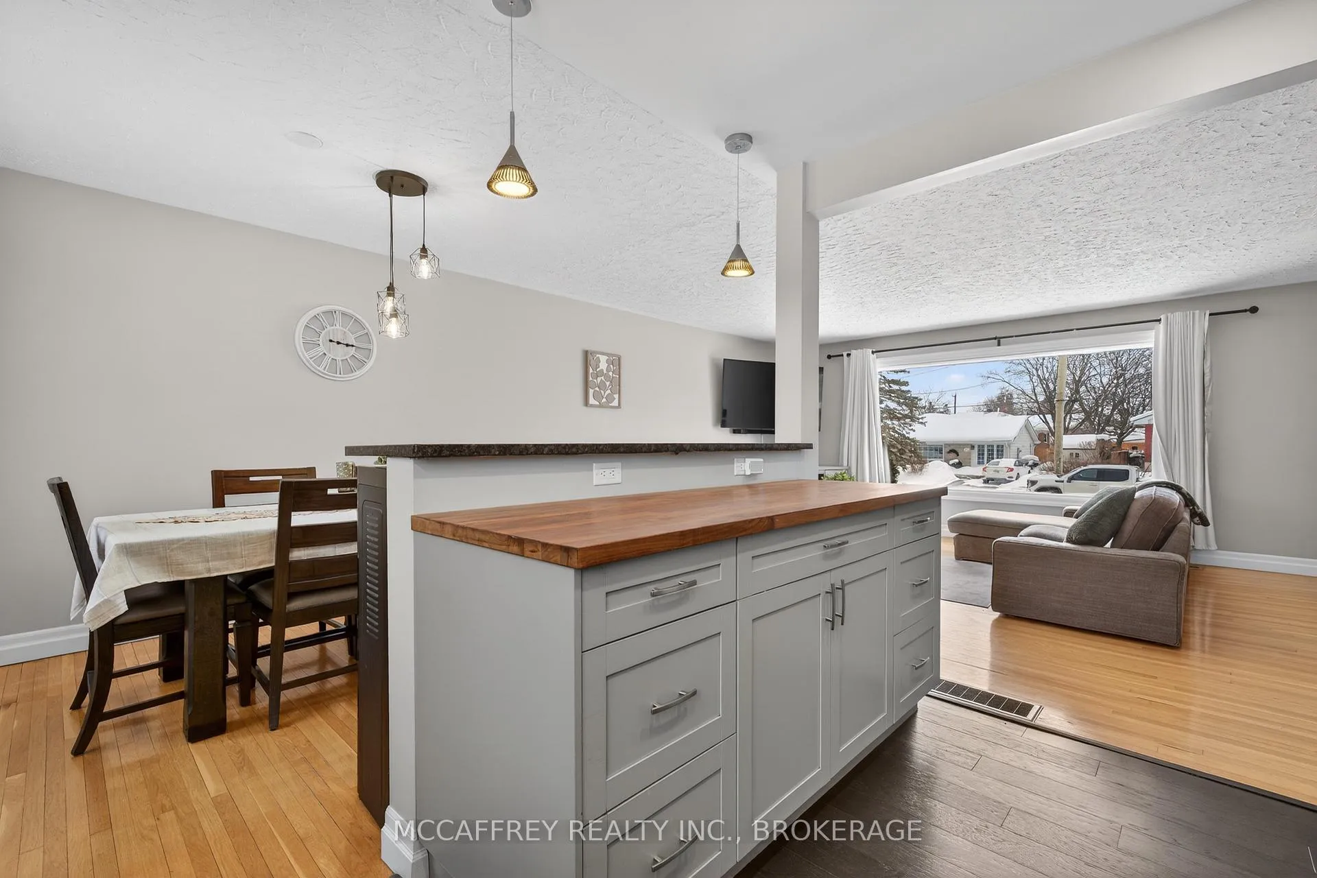 Photo 13 of 31 Meadowvale Avenue, Belleville, Belleville Ward — HOMEH