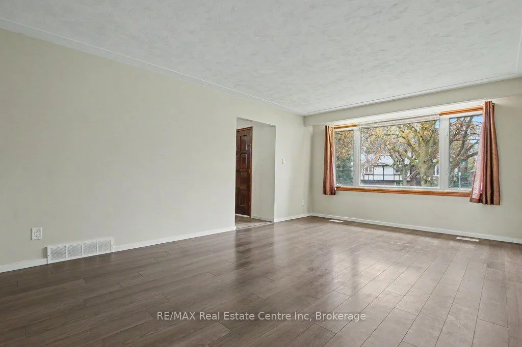 Photo 6 of 73 Harvard Road, Guelph, Kortright West — HOMEH