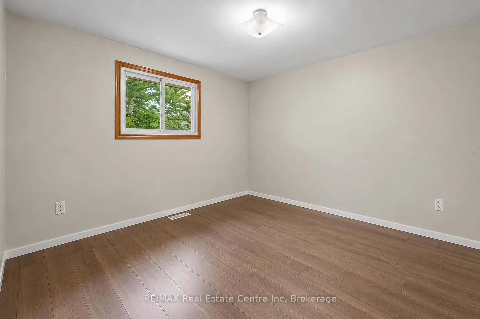 Photo 19 of 73 Harvard Road, Guelph, Kortright West — HOMEH