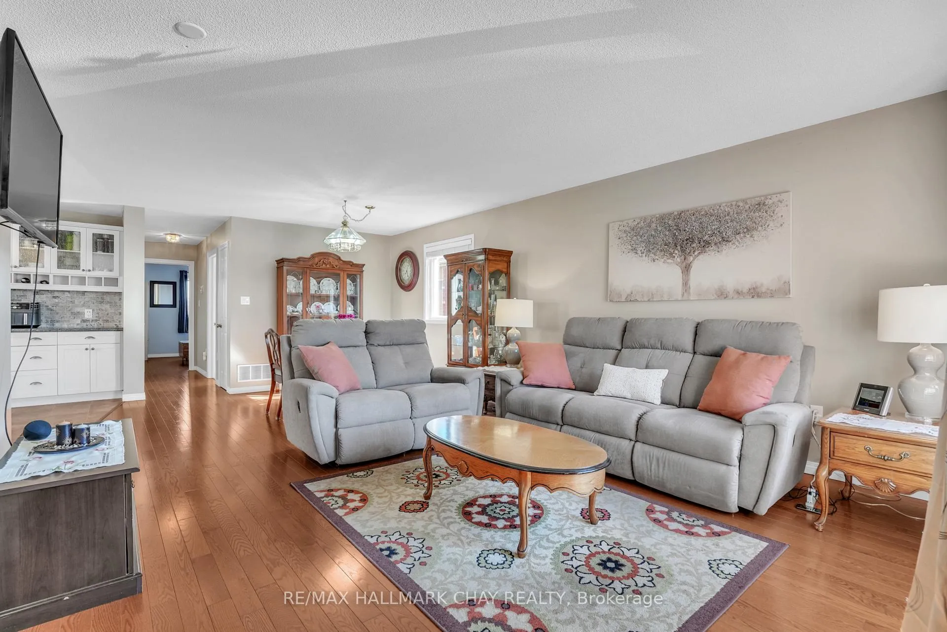 Photo 2 of 35 Butternut Drive, Barrie, Holly — HOMEH