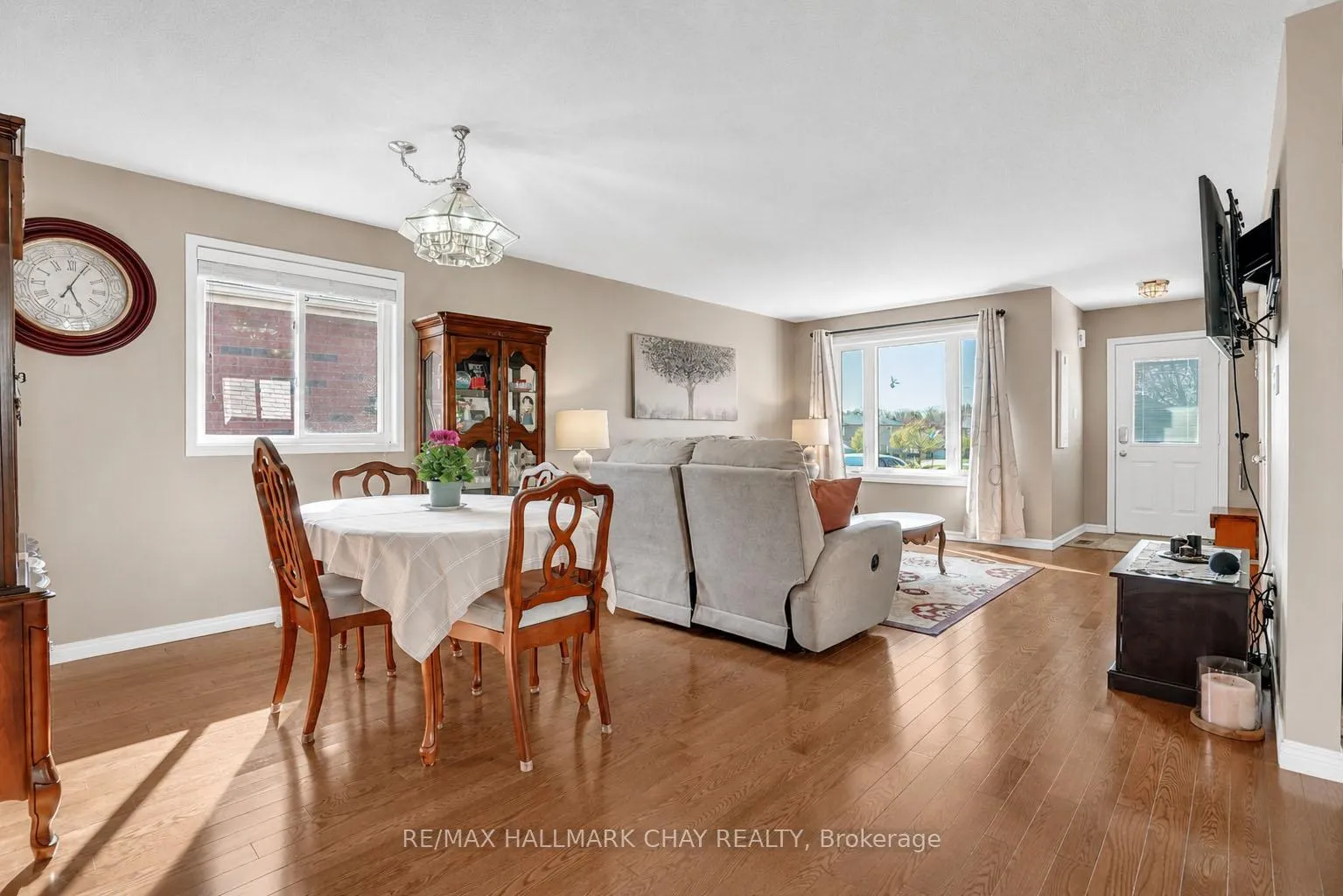 Photo 3 of 35 Butternut Drive, Barrie, Holly — HOMEH