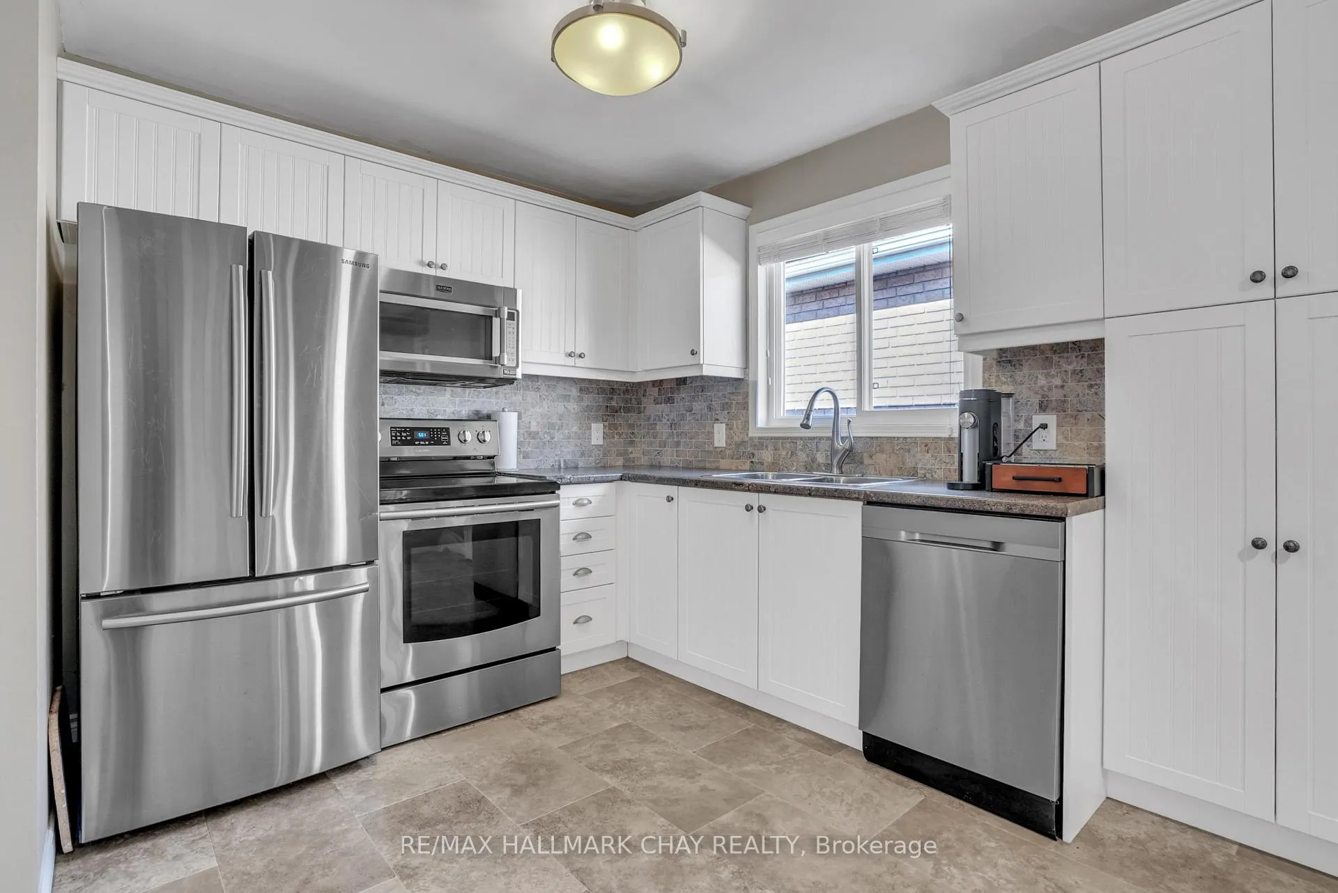 Photo 5 of 35 Butternut Drive, Barrie, Holly — HOMEH