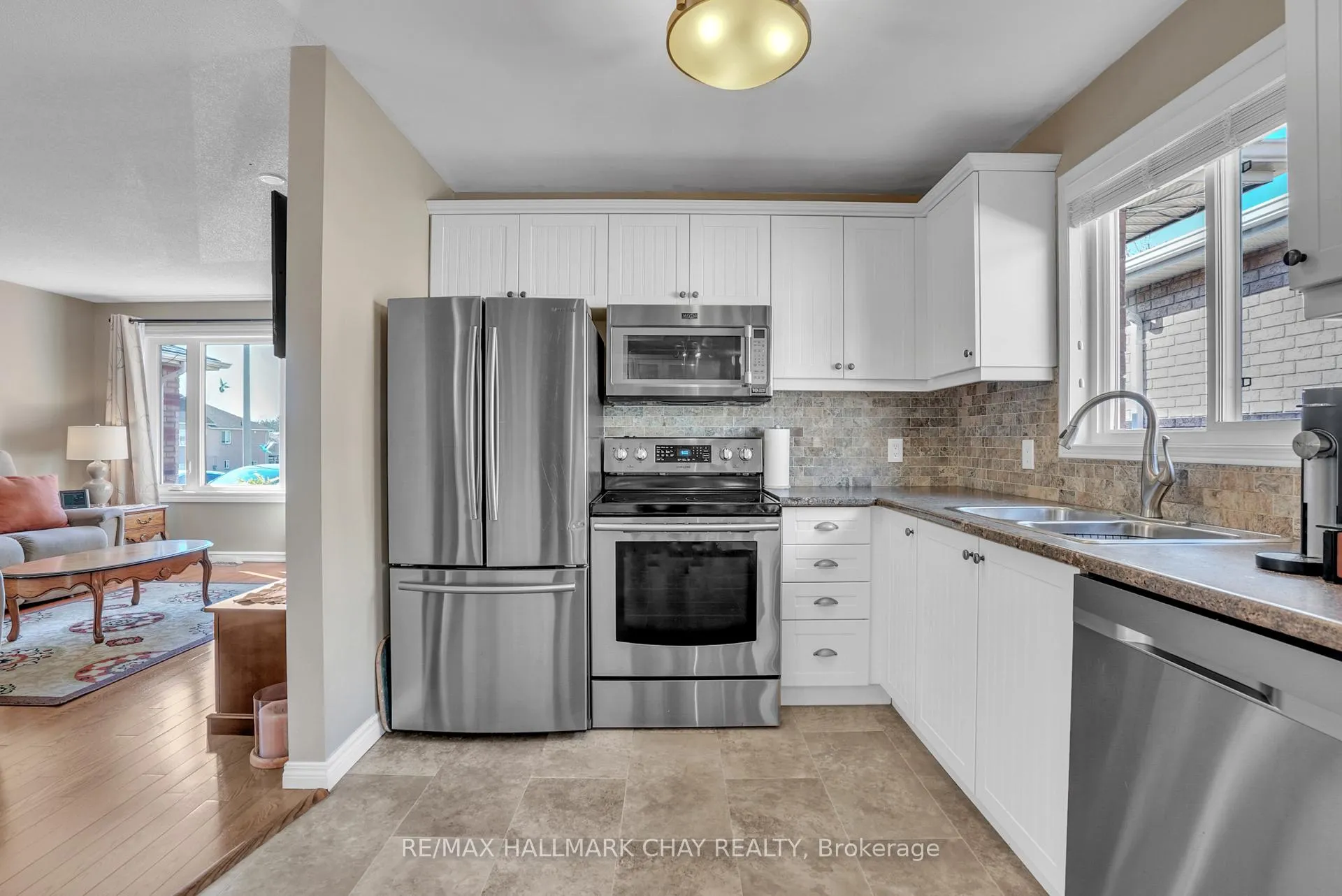 Photo 6 of 35 Butternut Drive, Barrie, Holly — HOMEH