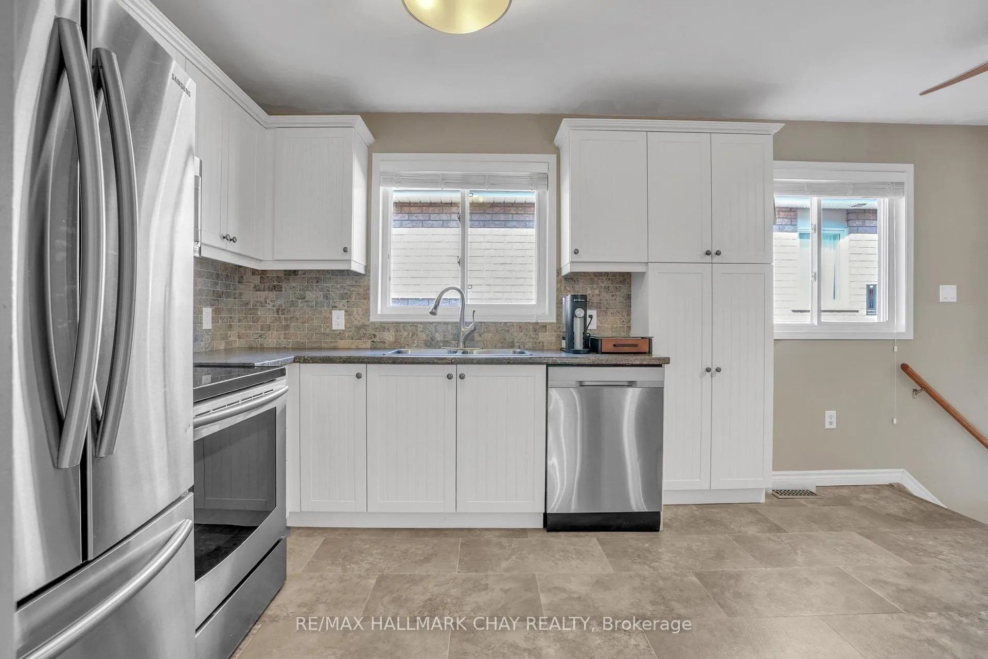Photo 7 of 35 Butternut Drive, Barrie, Holly — HOMEH
