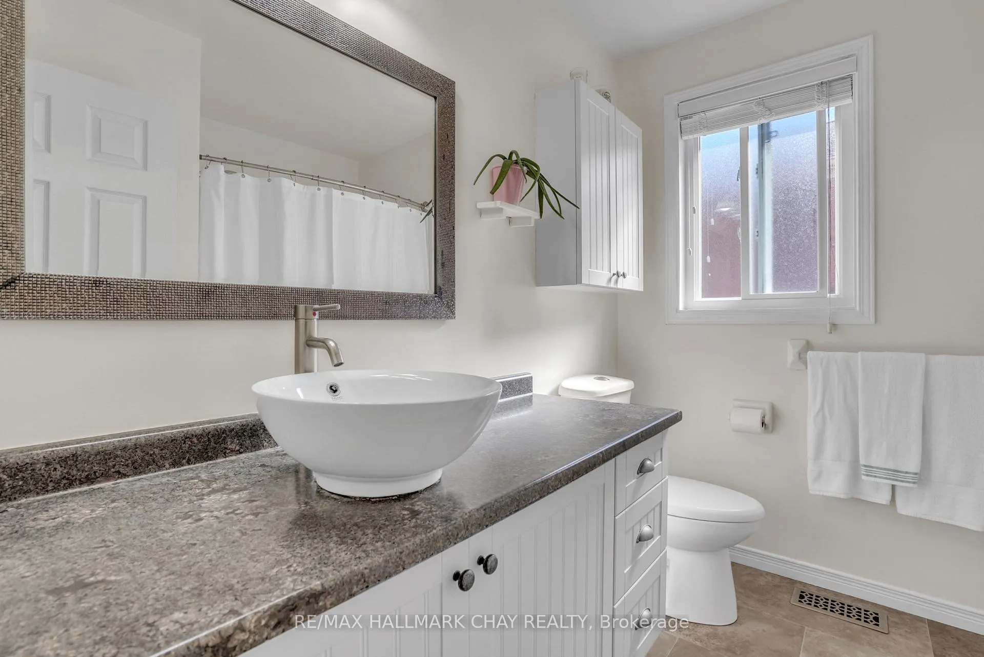 Photo 11 of 35 Butternut Drive, Barrie, Holly — HOMEH