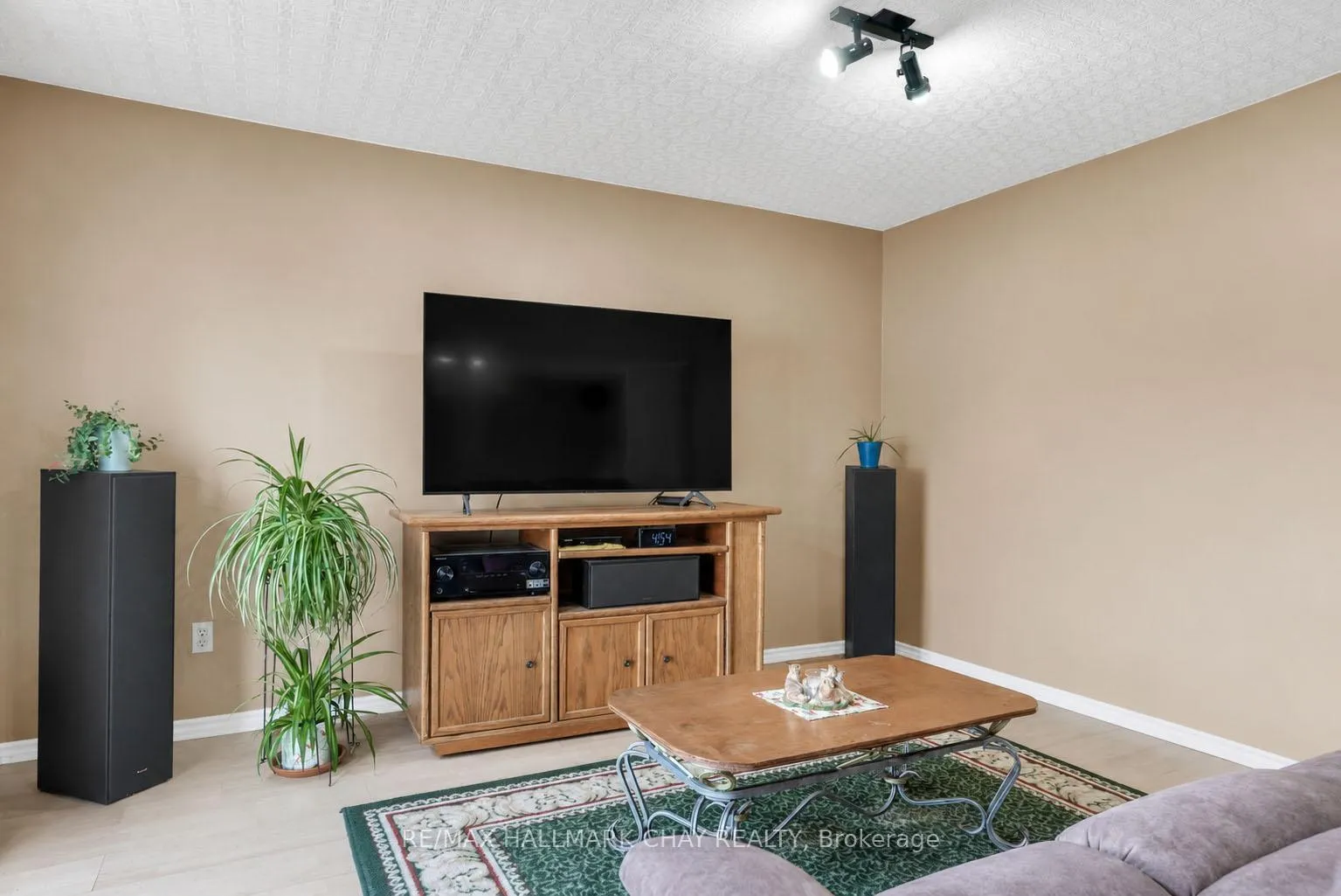 Photo 14 of 35 Butternut Drive, Barrie, Holly — HOMEH