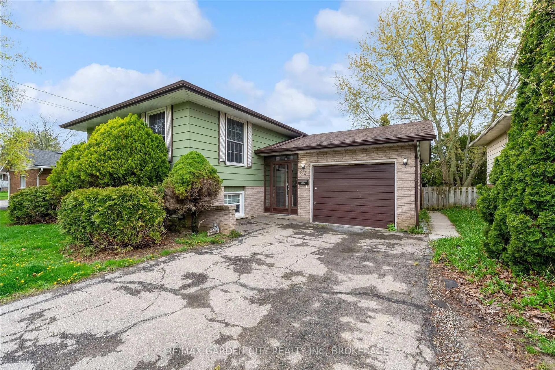 Photo 2 of 82 Linwell Road, St. Catharines, Lakeport — HOMEH
