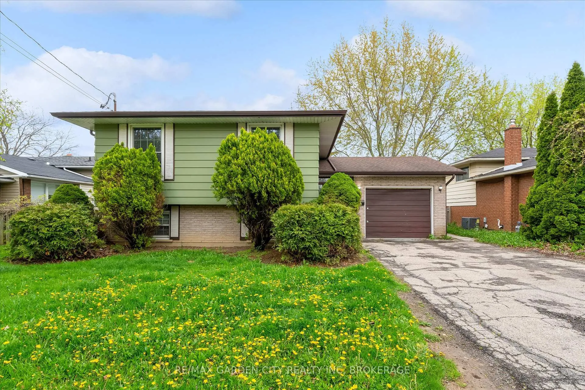 Photo 3 of 82 Linwell Road, St. Catharines, Lakeport — HOMEH