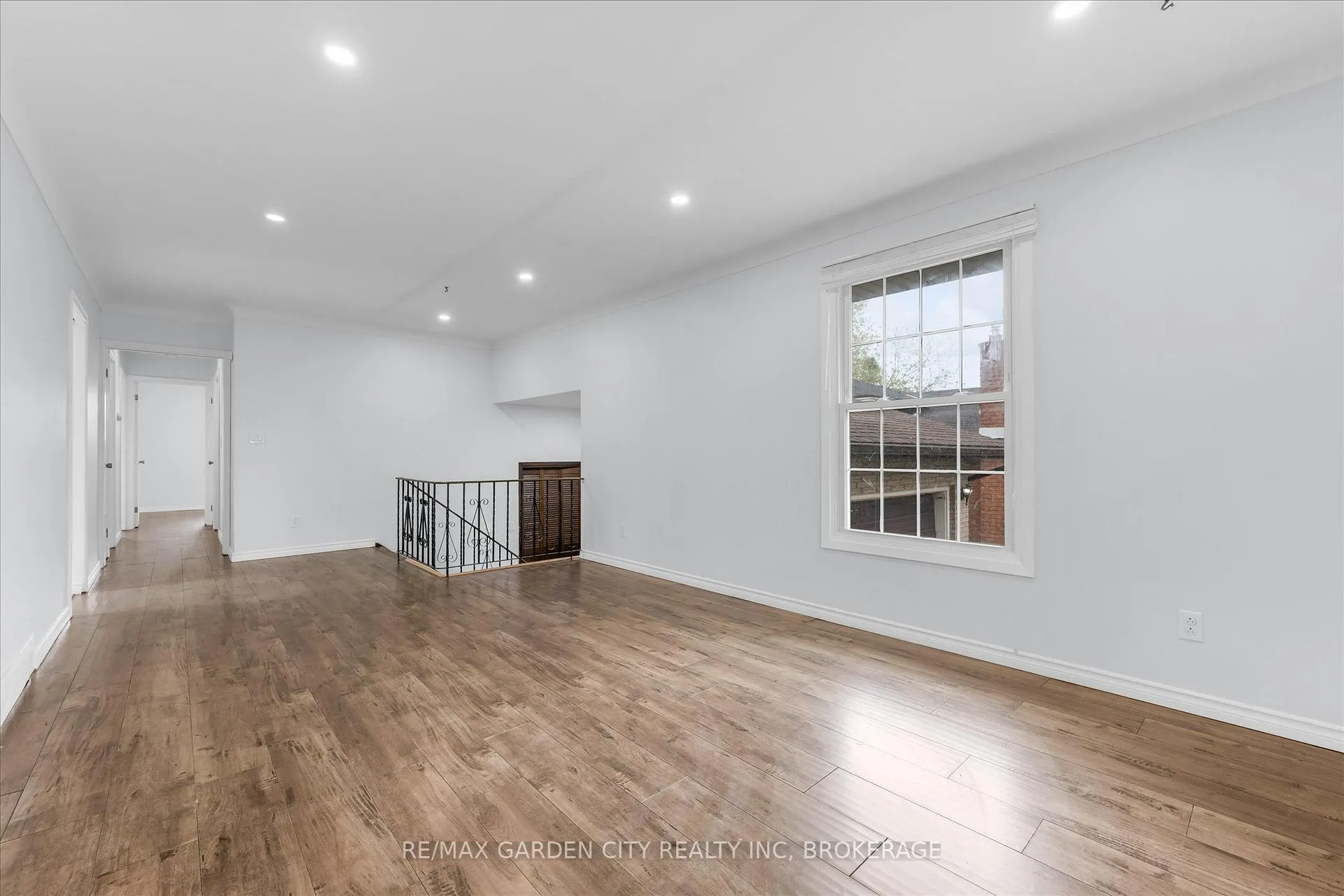 Photo 8 of 82 Linwell Road, St. Catharines, Lakeport — HOMEH