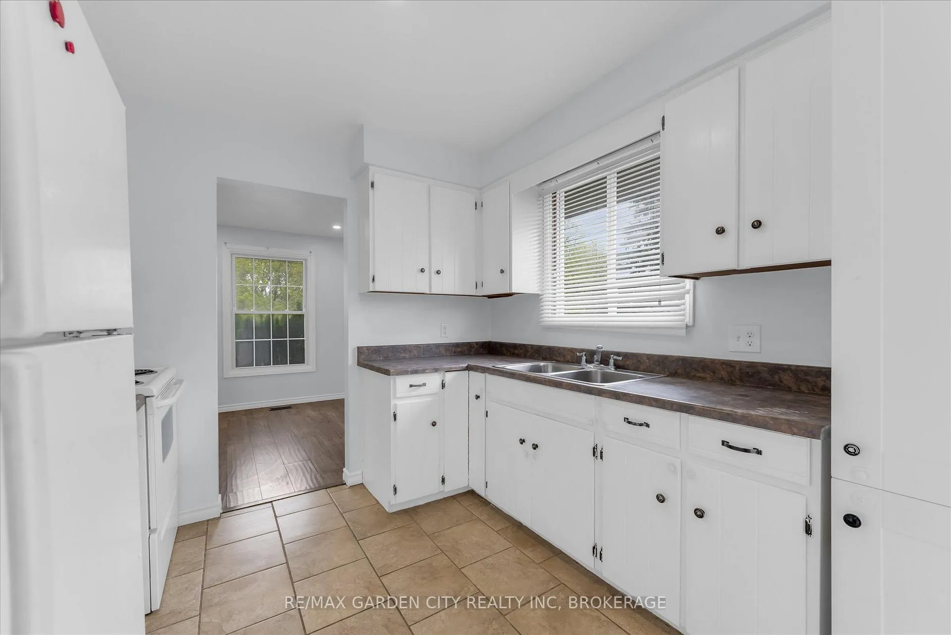 Photo 12 of 82 Linwell Road, St. Catharines, Lakeport — HOMEH