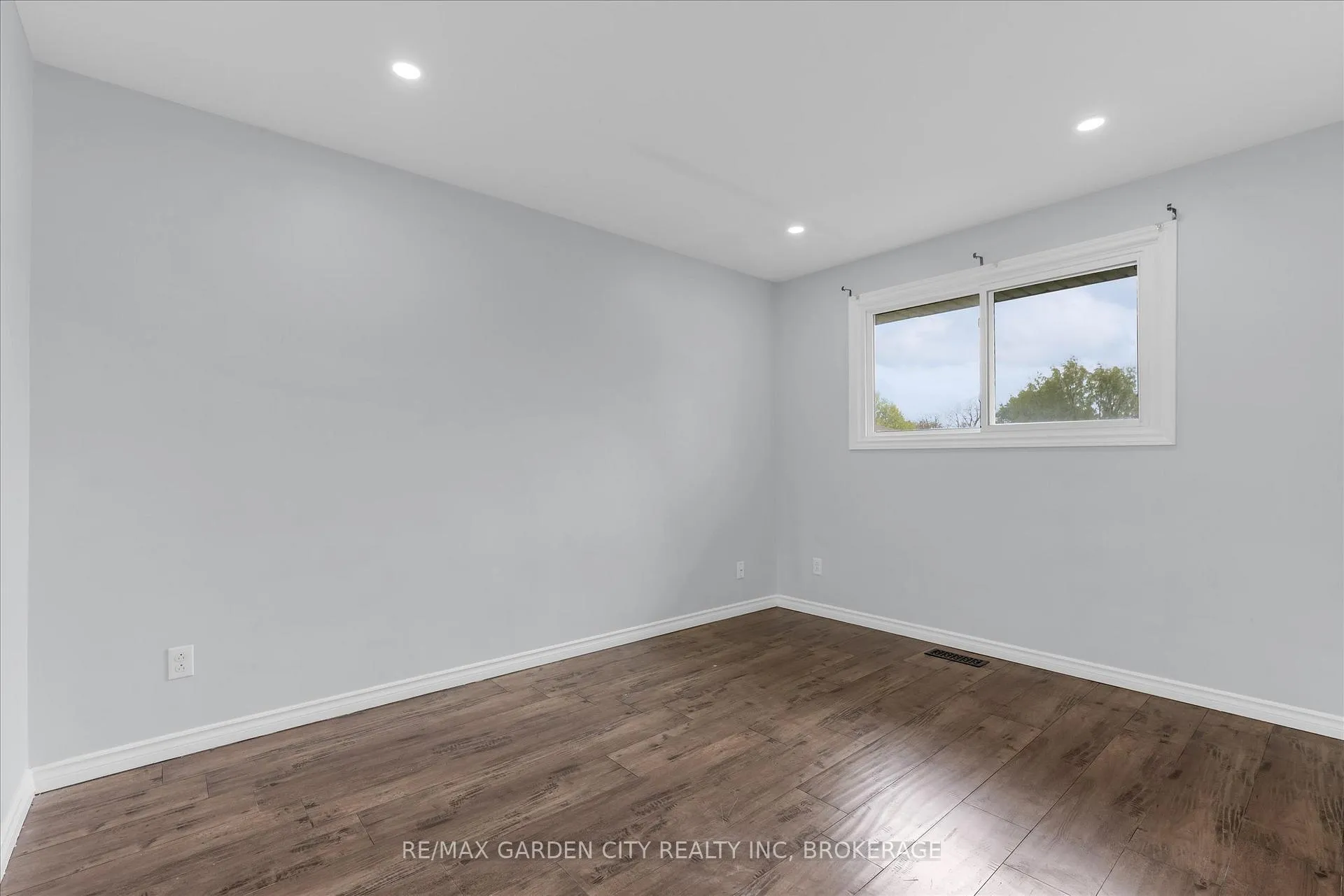 Photo 14 of 82 Linwell Road, St. Catharines, Lakeport — HOMEH