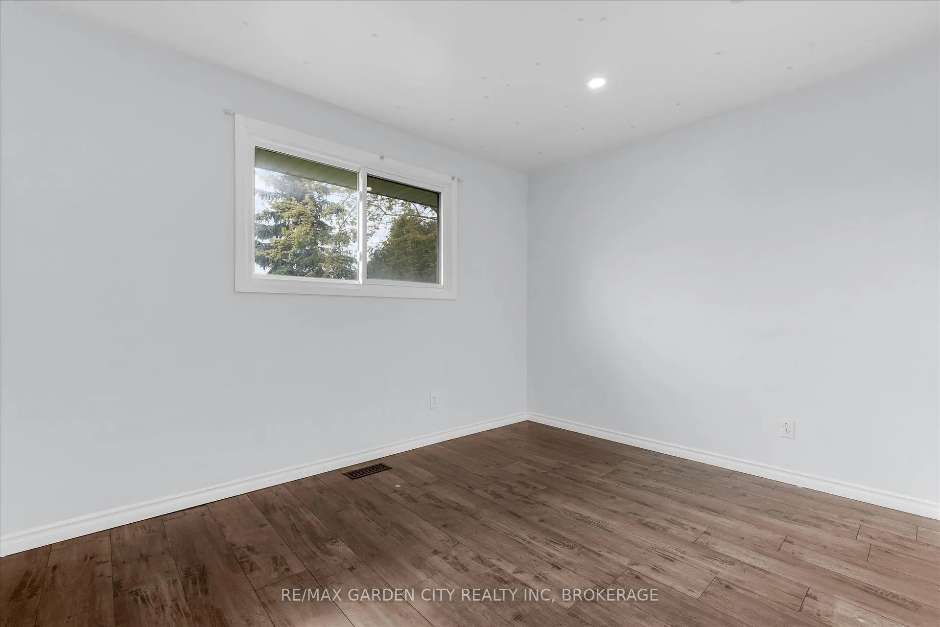 Photo 16 of 82 Linwell Road, St. Catharines, Lakeport — HOMEH