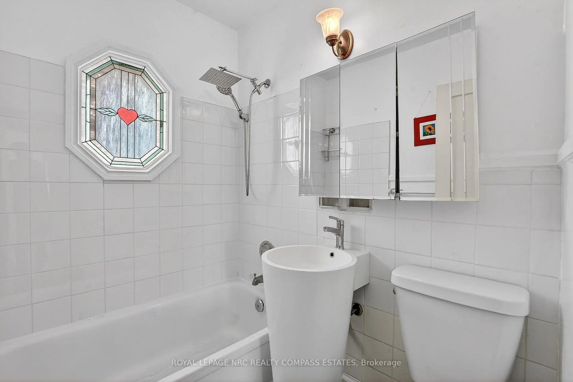 Photo 14 of 31 Queen Mary Drive, St. Catharines, Downtown — HOMEH