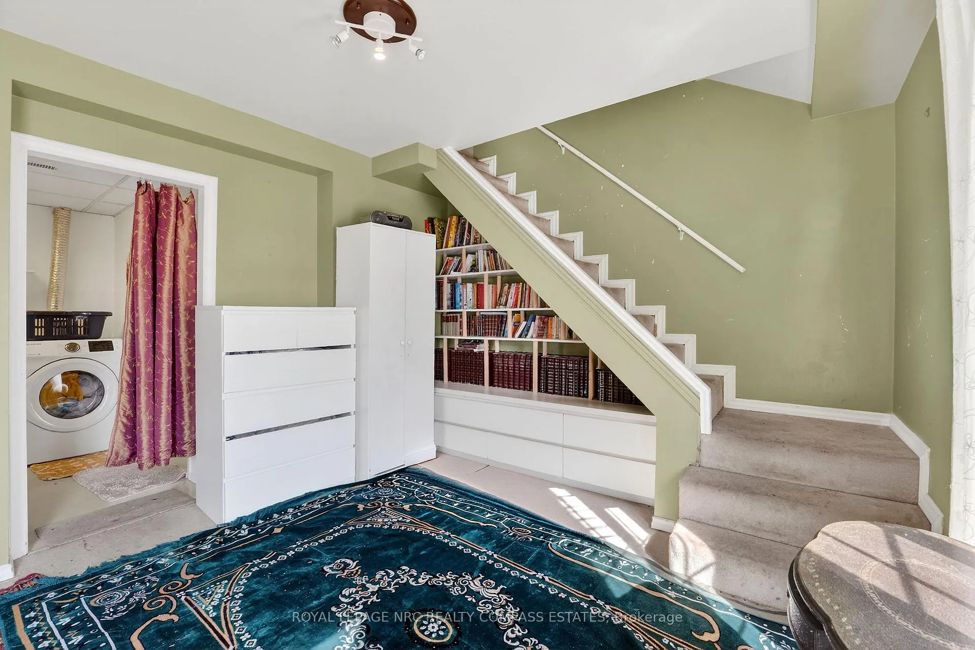 Photo 19 of 31 Queen Mary Drive, St. Catharines, Downtown — HOMEH