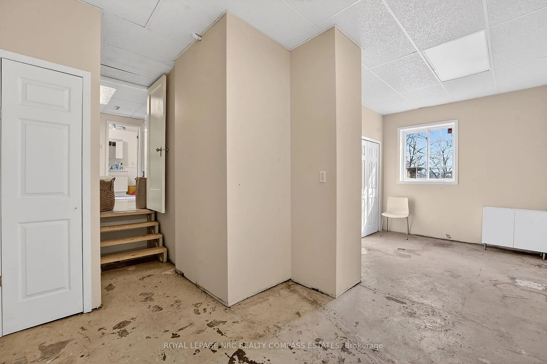 Photo 23 of 31 Queen Mary Drive, St. Catharines, Downtown — HOMEH