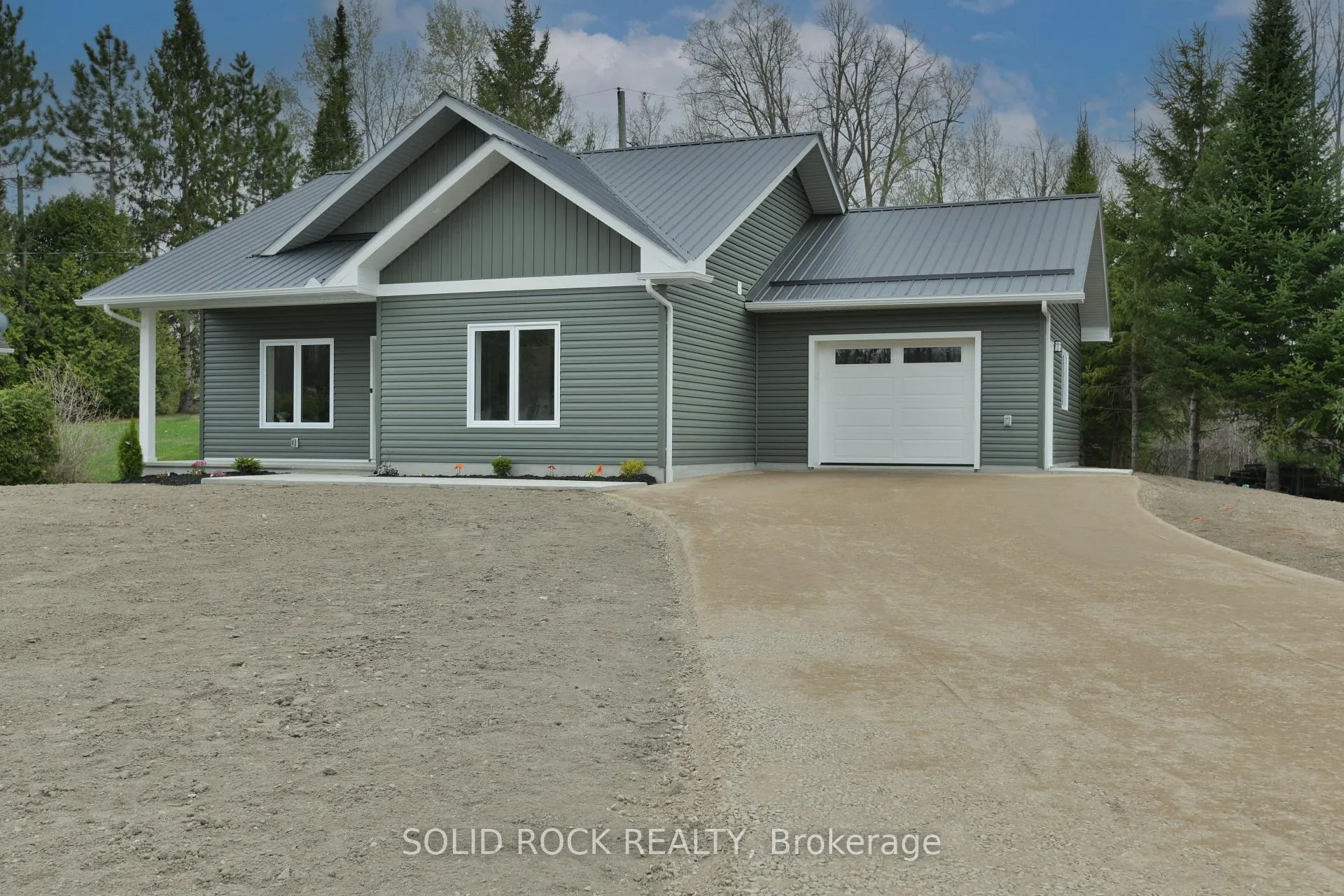 Photo 2 of 522 Heather Place, Whitewater Region, Whitewater Region — HOMEH