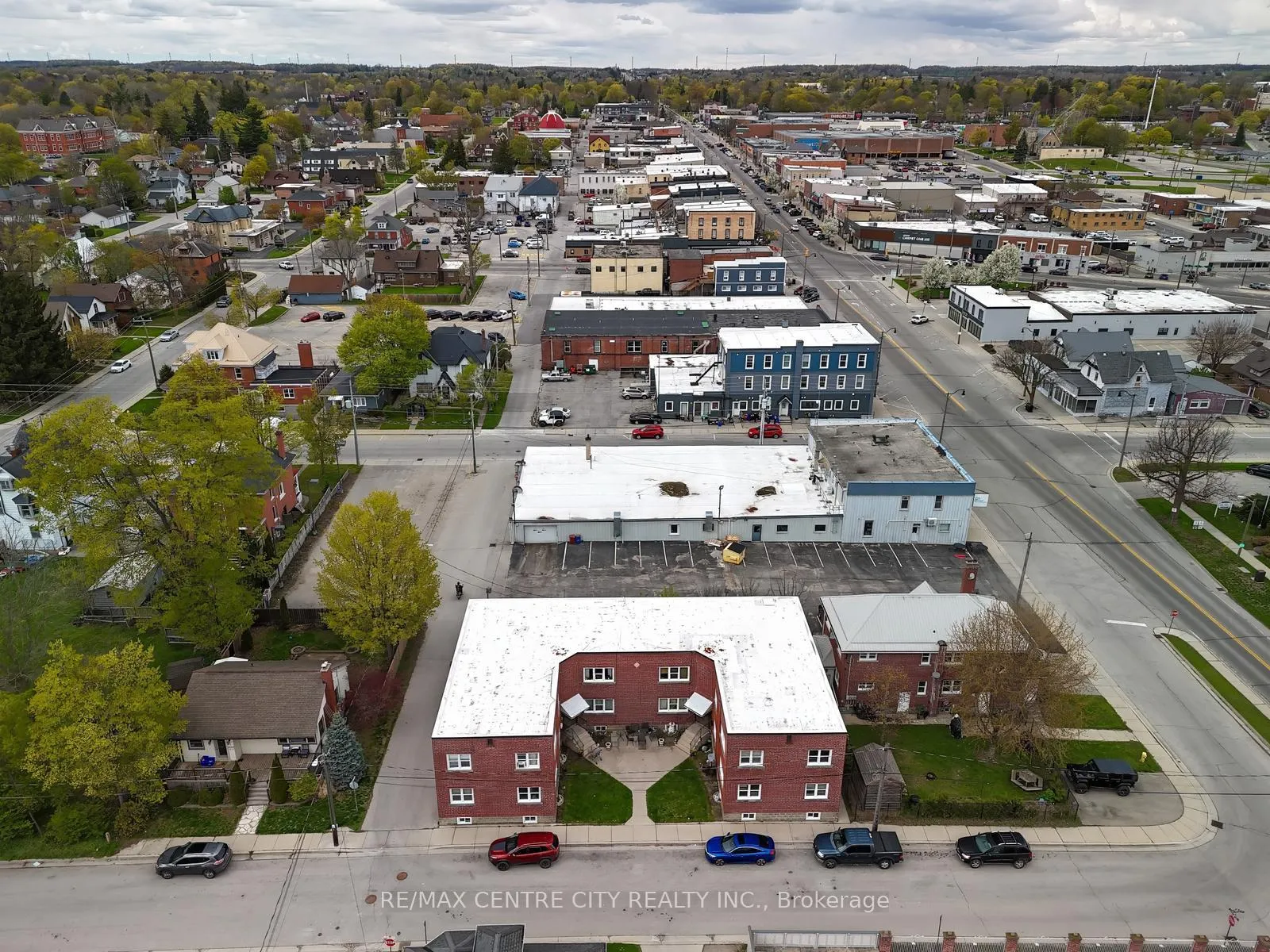 Photo 2 of 4 Prospect Street, Tillsonburg — HOMEH
