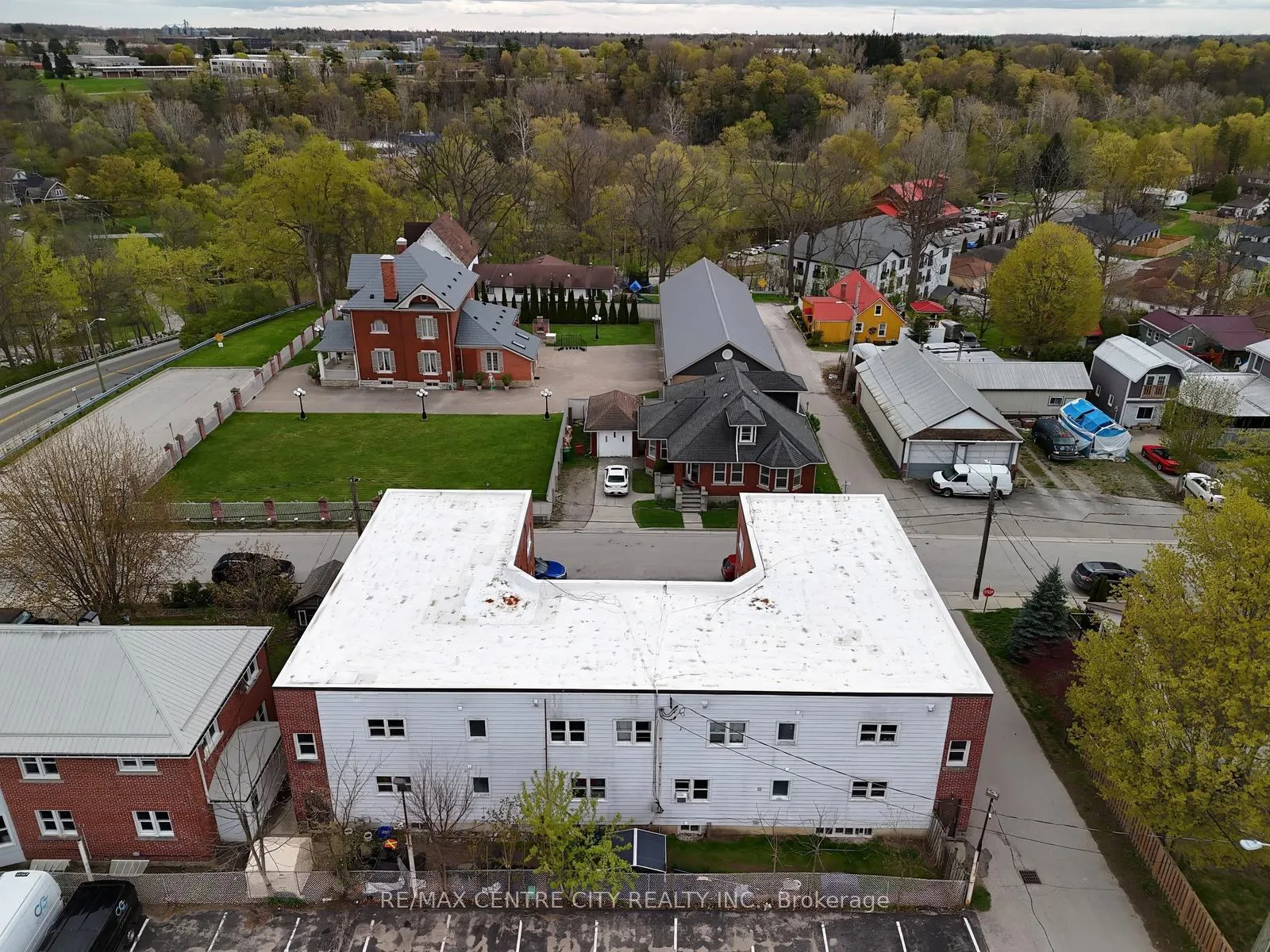 Photo 3 of 4 Prospect Street, Tillsonburg — HOMEH