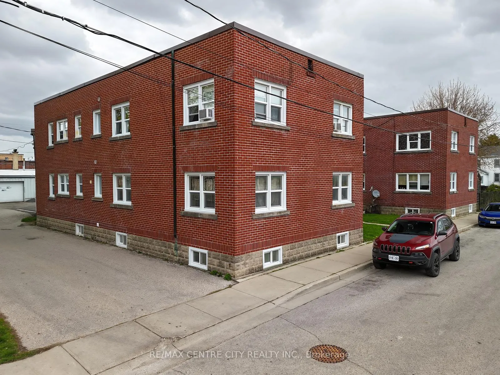 Photo 5 of 4 Prospect Street, Tillsonburg — HOMEH