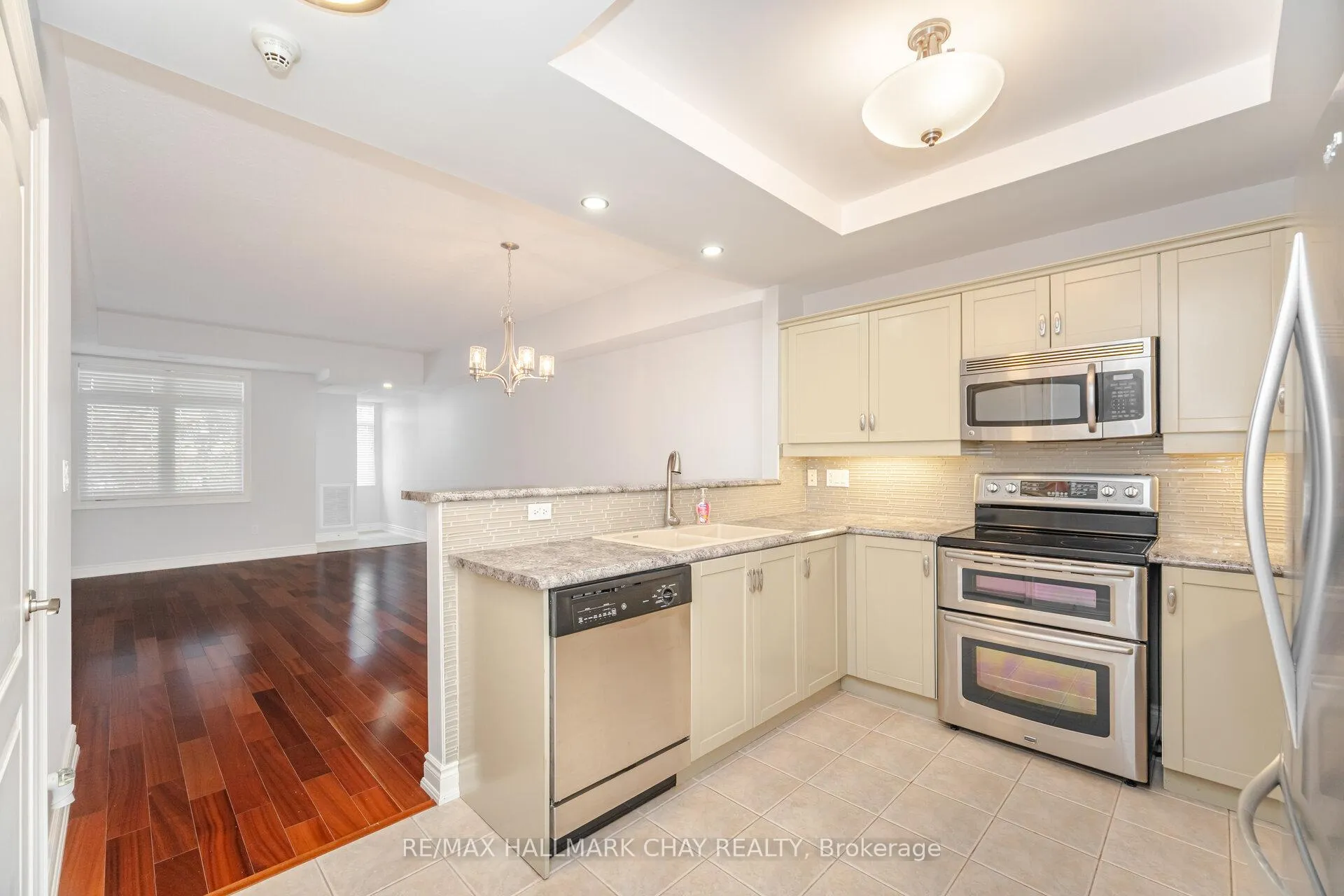 Photo 10 of Unit 105, 78 Sunset Boulevard, New Tecumseth, Alliston — HOMEH