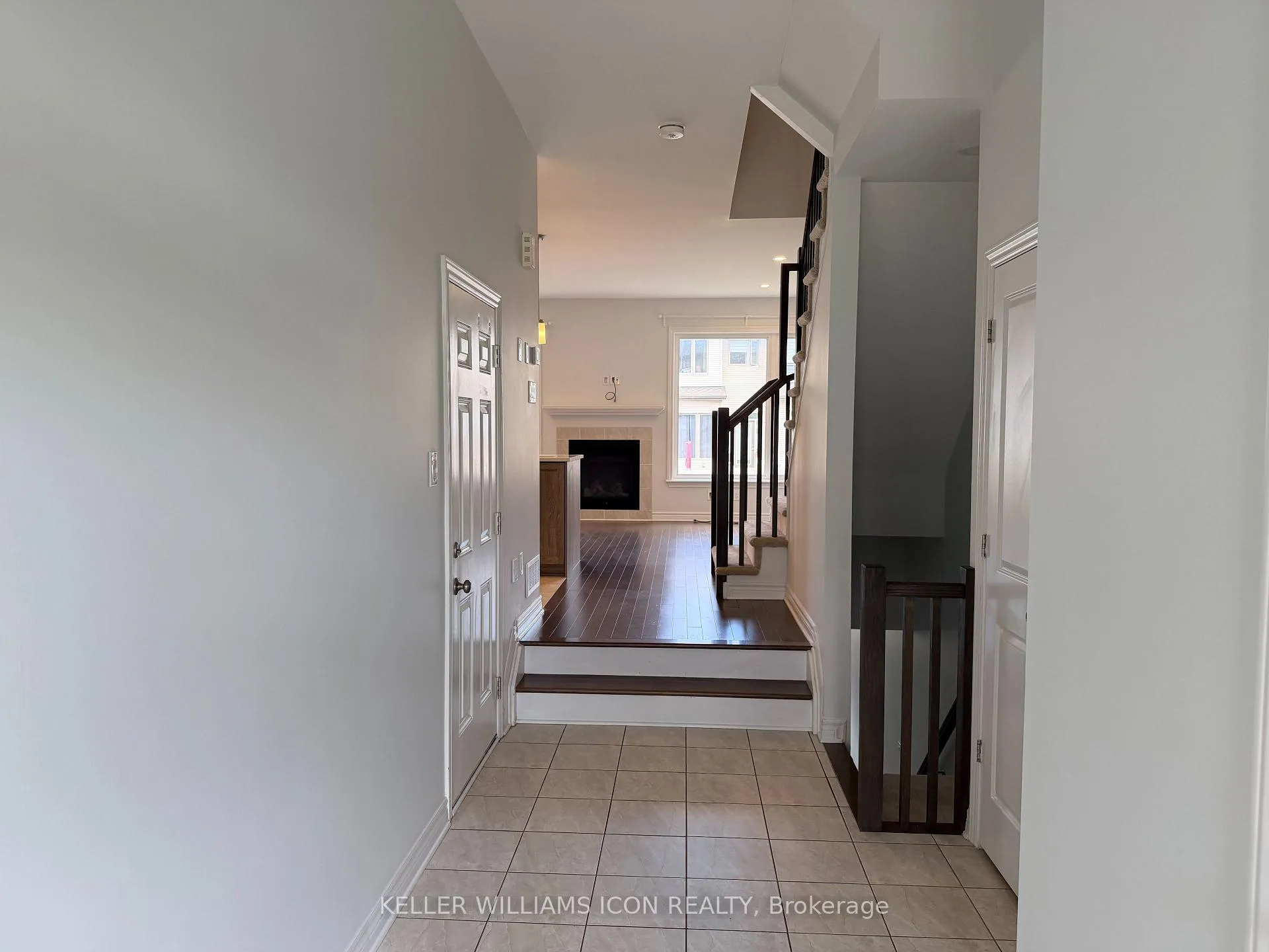Photo 2 of 701 Capricorn Circle, Ottawa, Riverside South/Gloucester Glen — HOMEH