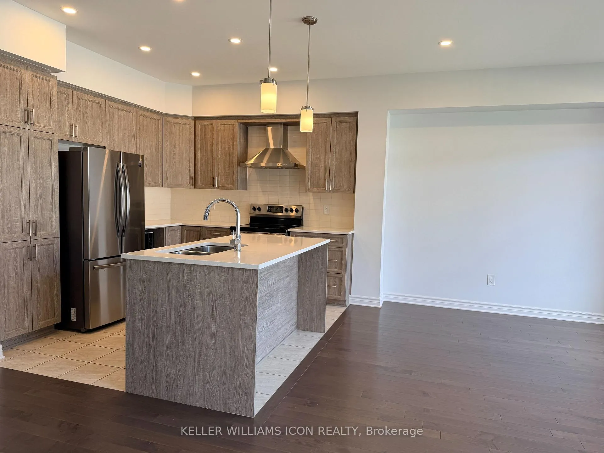 Photo 4 of 701 Capricorn Circle, Ottawa, Riverside South/Gloucester Glen — HOMEH