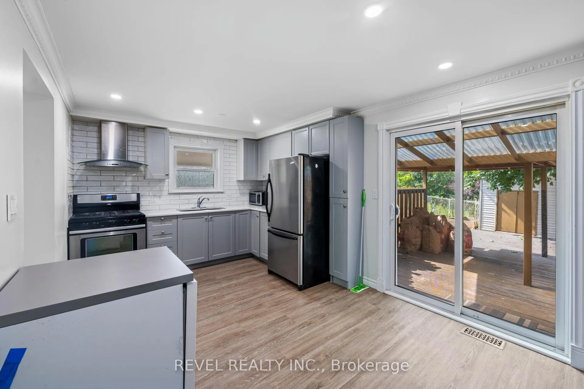 Photo 4 of 574 Mortimer Drive, Cambridge — HOMEH
