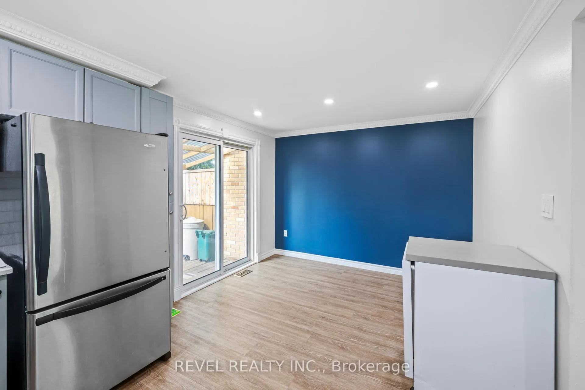 Photo 5 of 574 Mortimer Drive, Cambridge — HOMEH