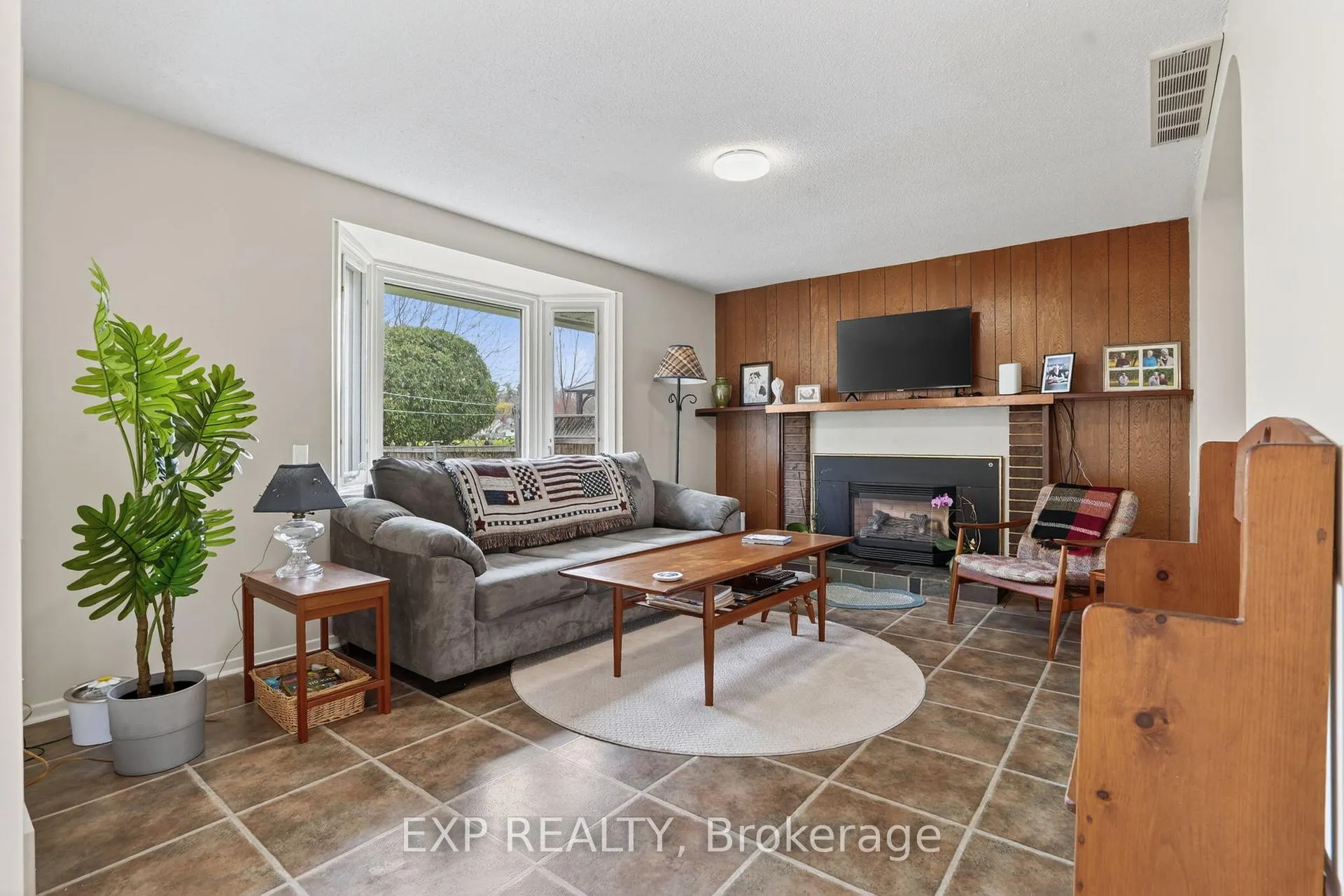 Photo 11 of 652 Glenhurst Crescent, Ottawa, Beacon Hill North — HOMEH
