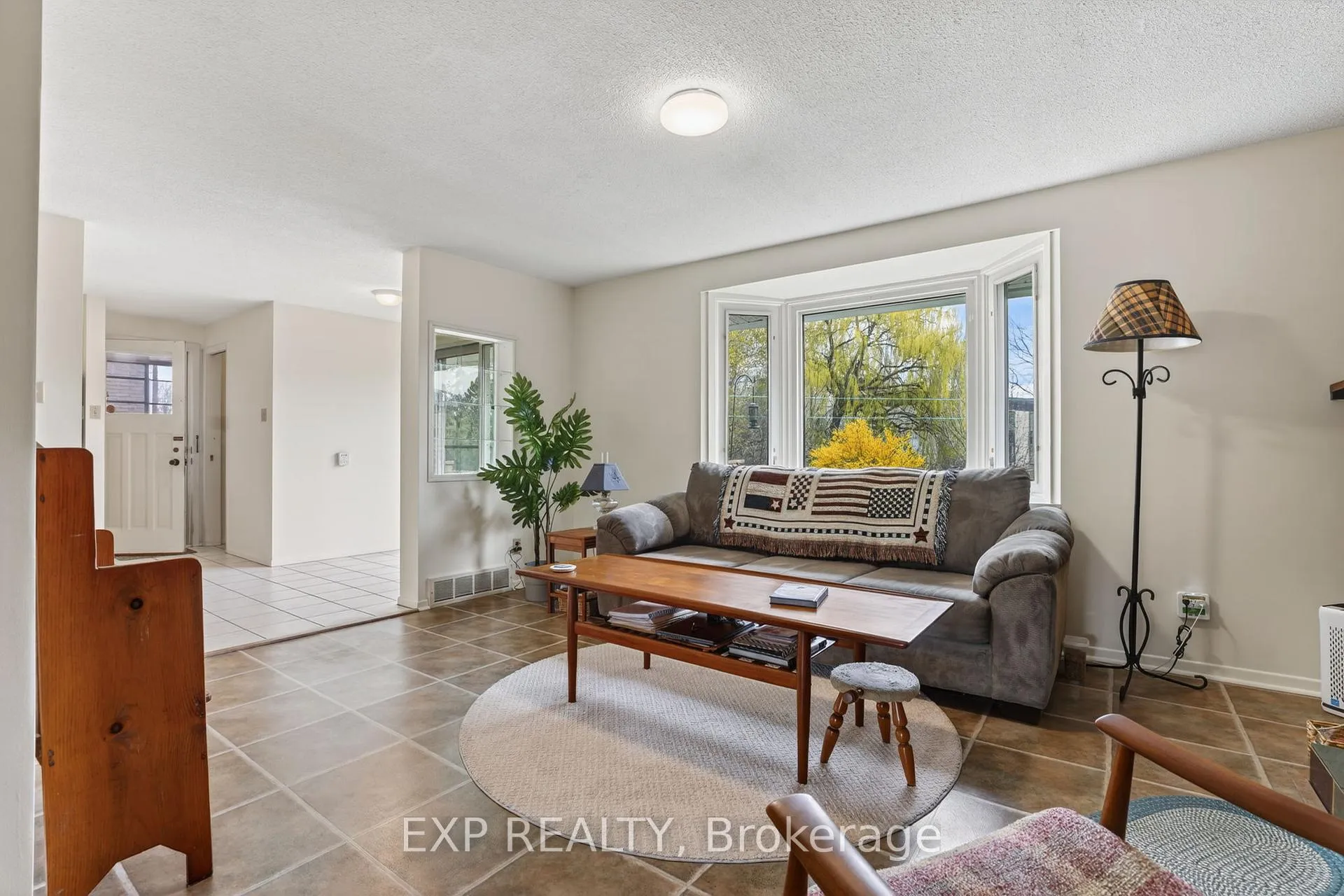 Photo 12 of 652 Glenhurst Crescent, Ottawa, Beacon Hill North — HOMEH