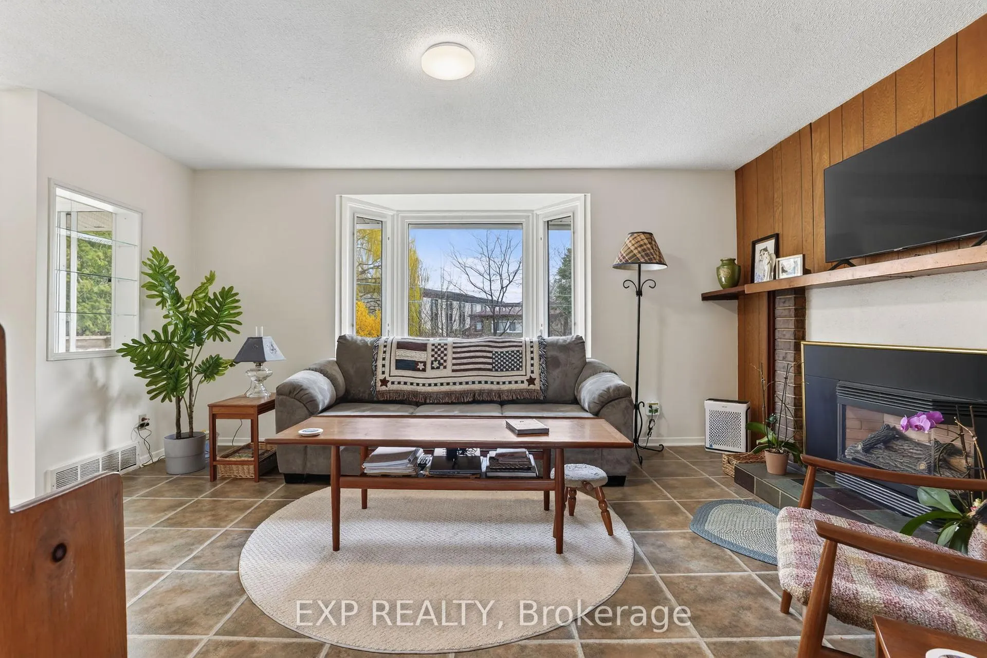 Photo 13 of 652 Glenhurst Crescent, Ottawa, Beacon Hill North — HOMEH
