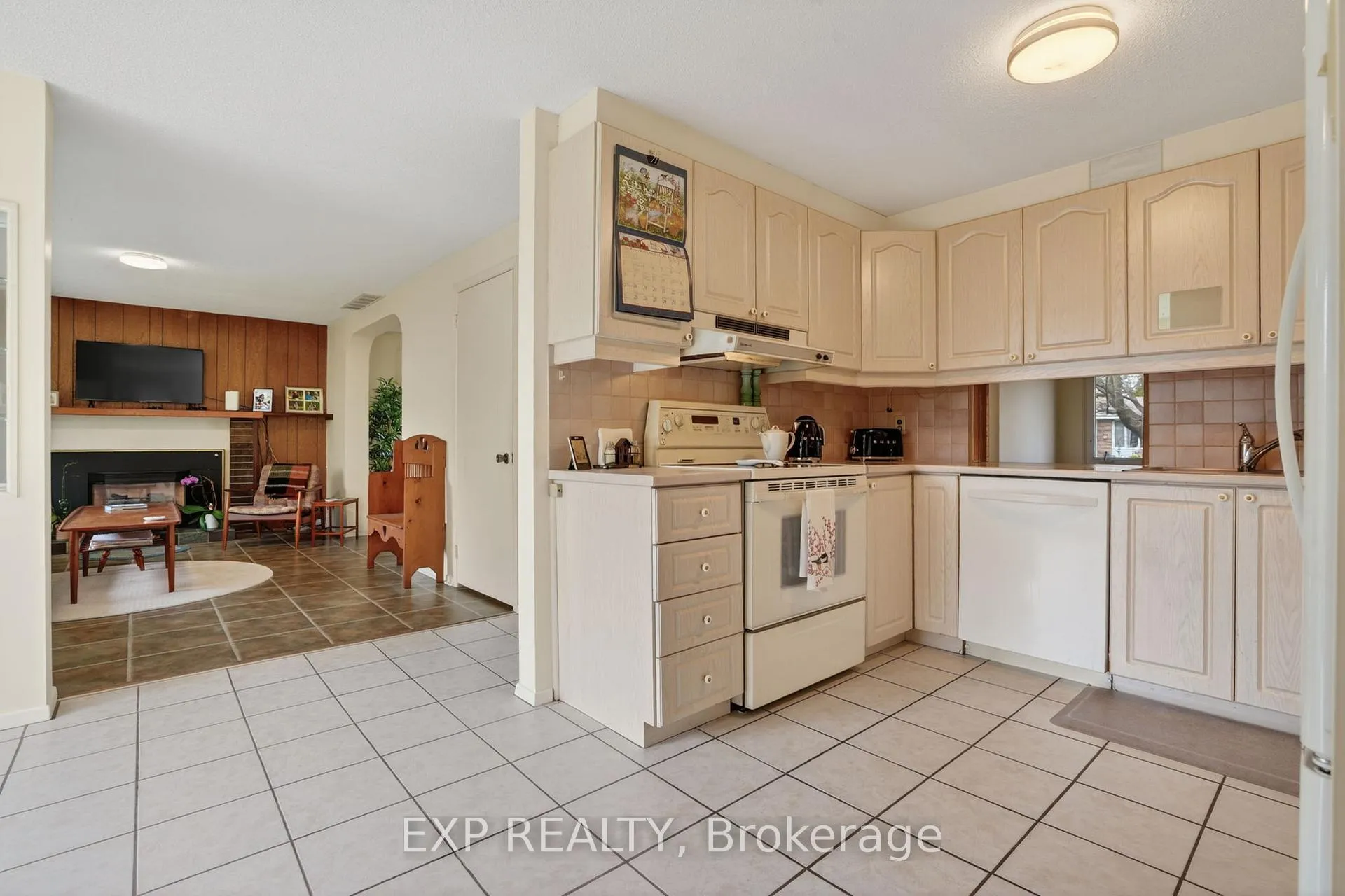 Photo 14 of 652 Glenhurst Crescent, Ottawa, Beacon Hill North — HOMEH
