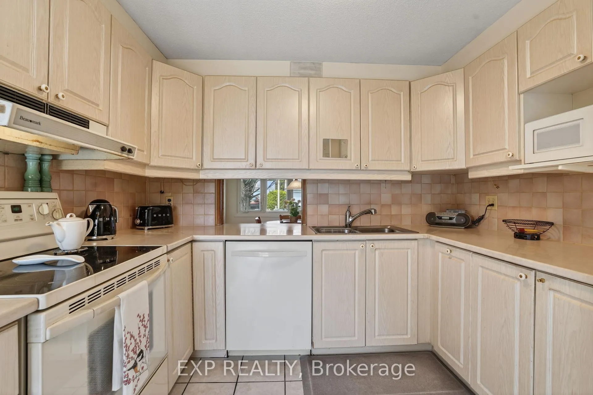 Photo 15 of 652 Glenhurst Crescent, Ottawa, Beacon Hill North — HOMEH
