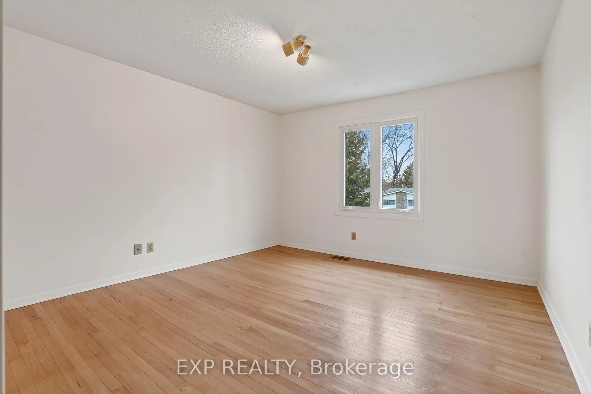 Photo 25 of 652 Glenhurst Crescent, Ottawa, Beacon Hill North — HOMEH