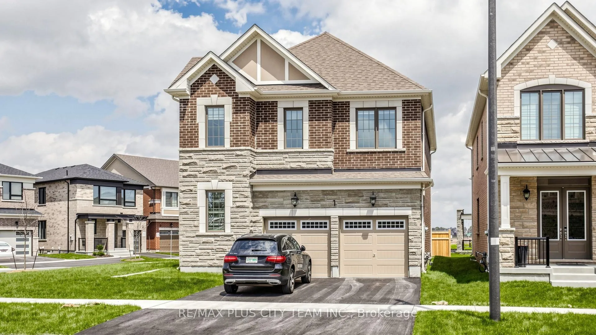 Photo 3 of 1 George Roman Avenue, Markham, Rural Markham — HOMEH
