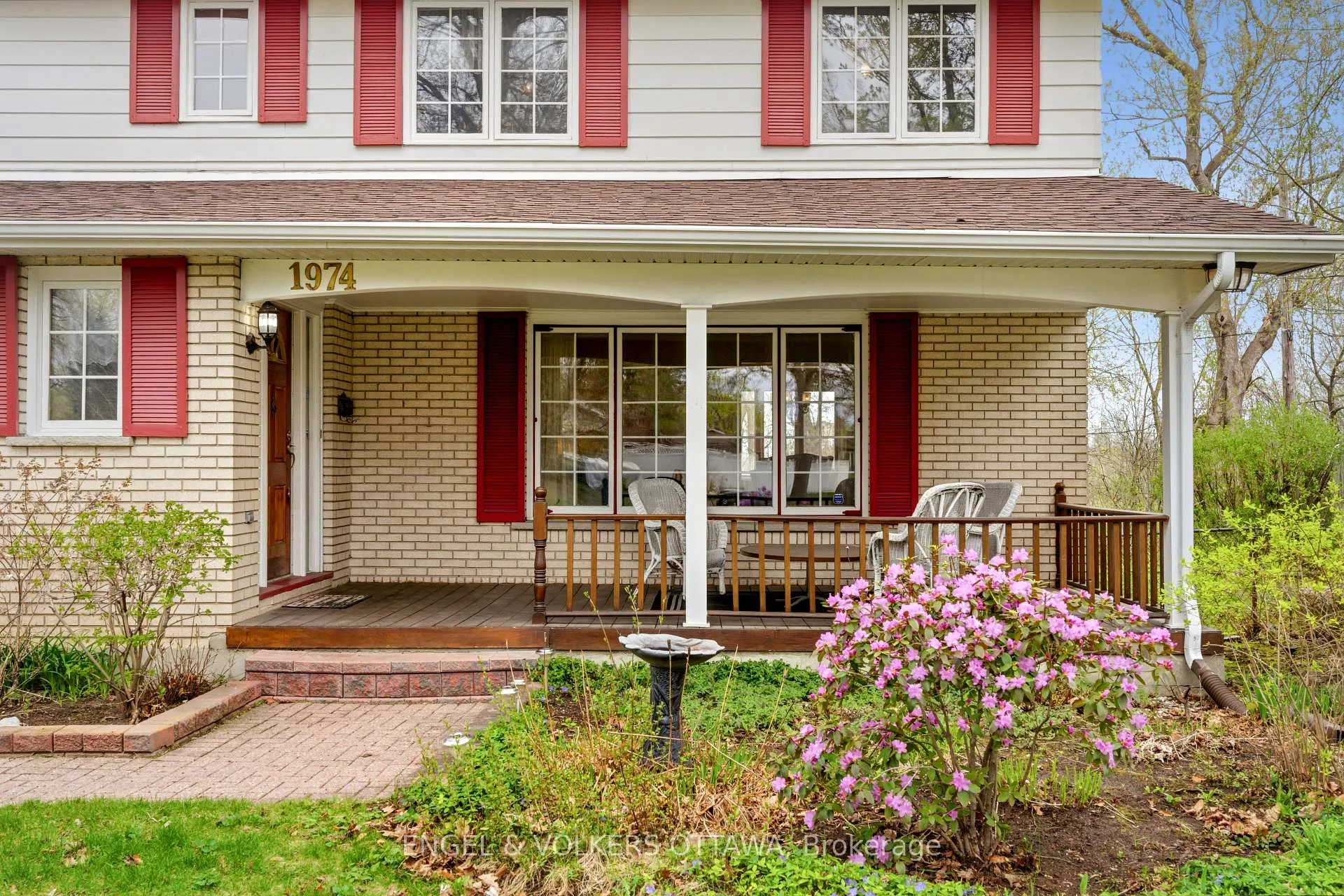 Photo 2 of 1974 Norway Crescent, Ottawa, Playfair Park — HOMEH