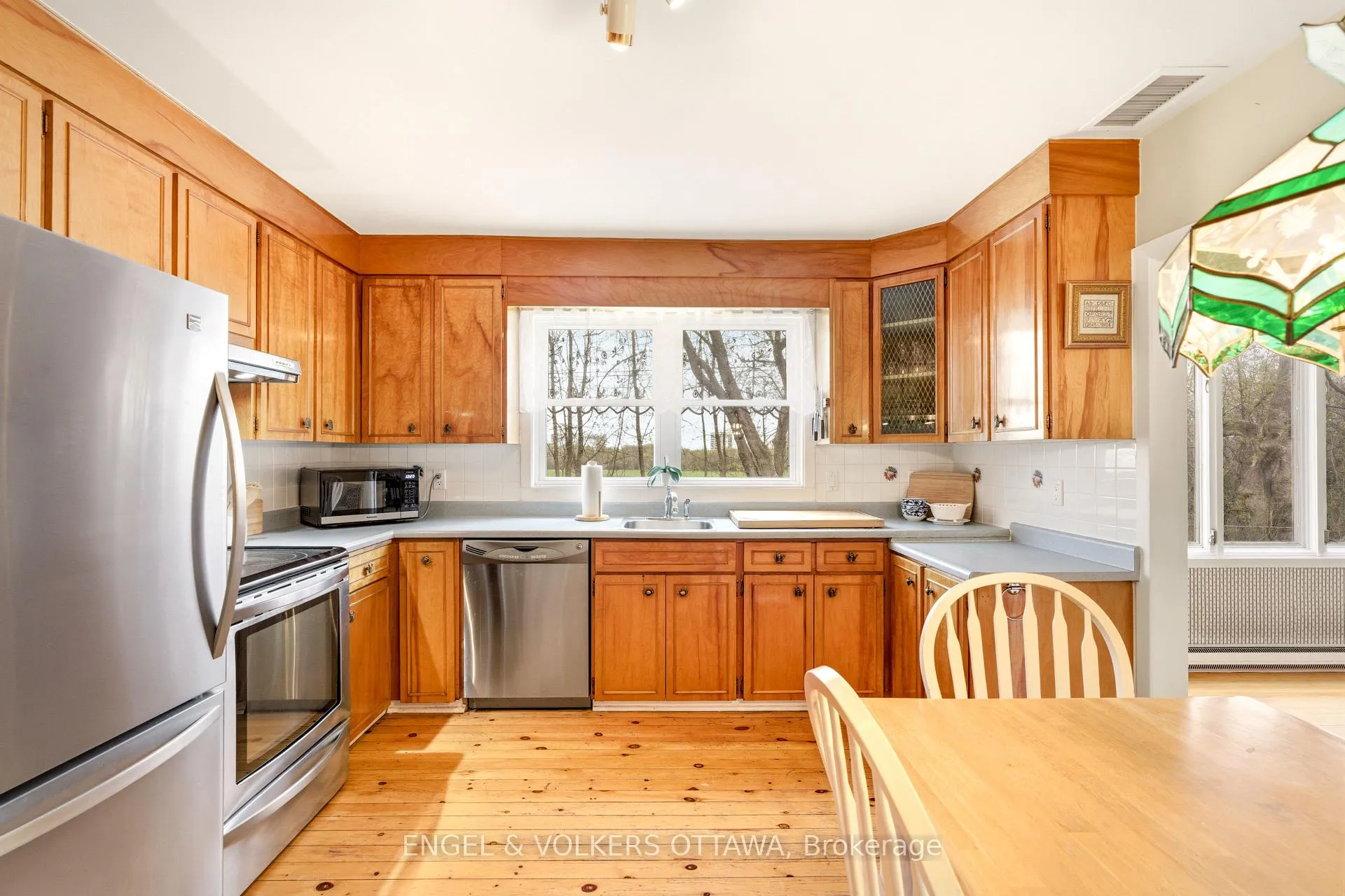 Photo 14 of 1974 Norway Crescent, Ottawa, Playfair Park — HOMEH