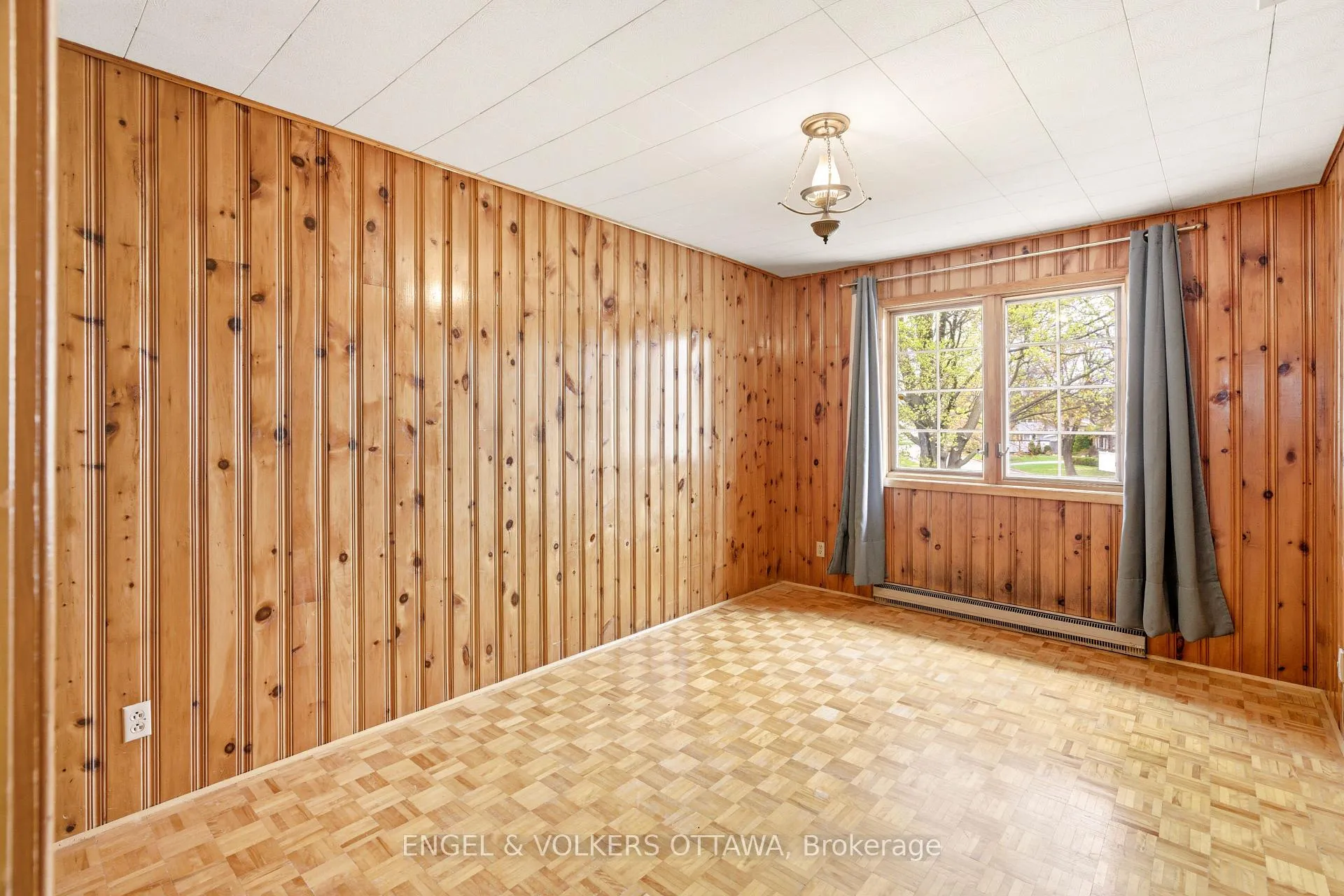 Photo 40 of 1974 Norway Crescent, Ottawa, Playfair Park — HOMEH
