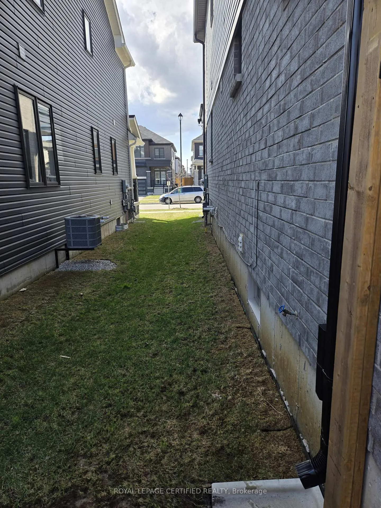 Photo 14 of 54 Lillian Way, Haldimand — HOMEH