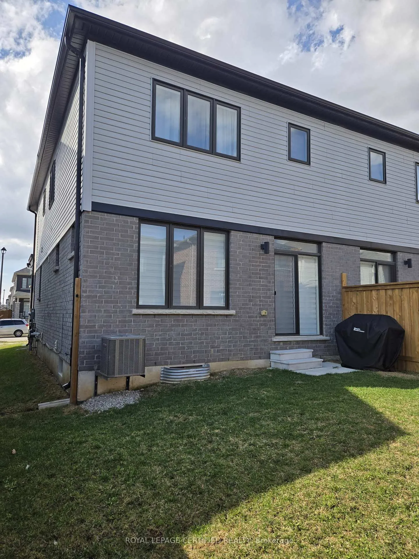 Photo 19 of 54 Lillian Way, Haldimand — HOMEH