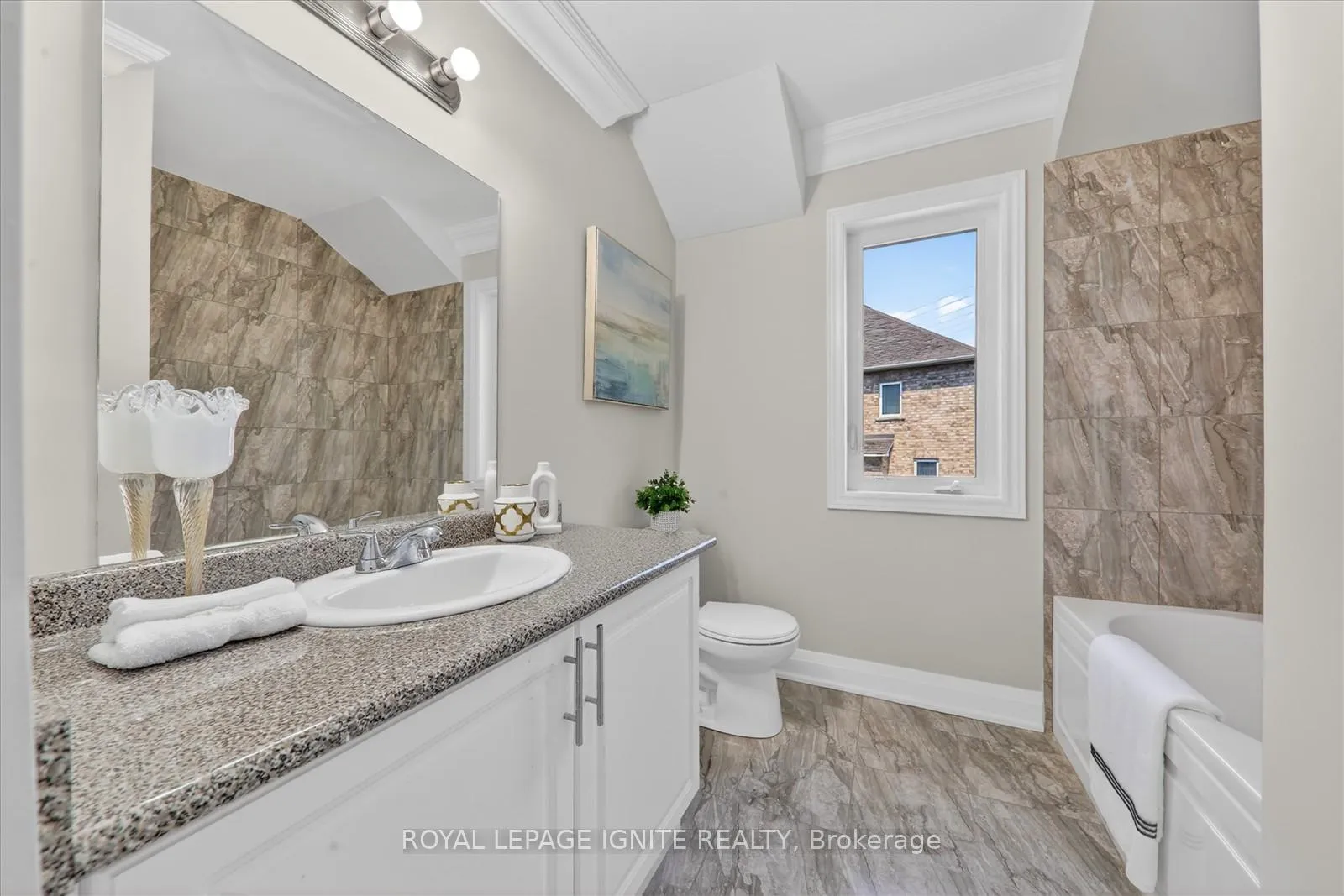 Photo 25 of Unit 6, 1741 Fairport Road, Pickering, Dunbarton — HOMEH