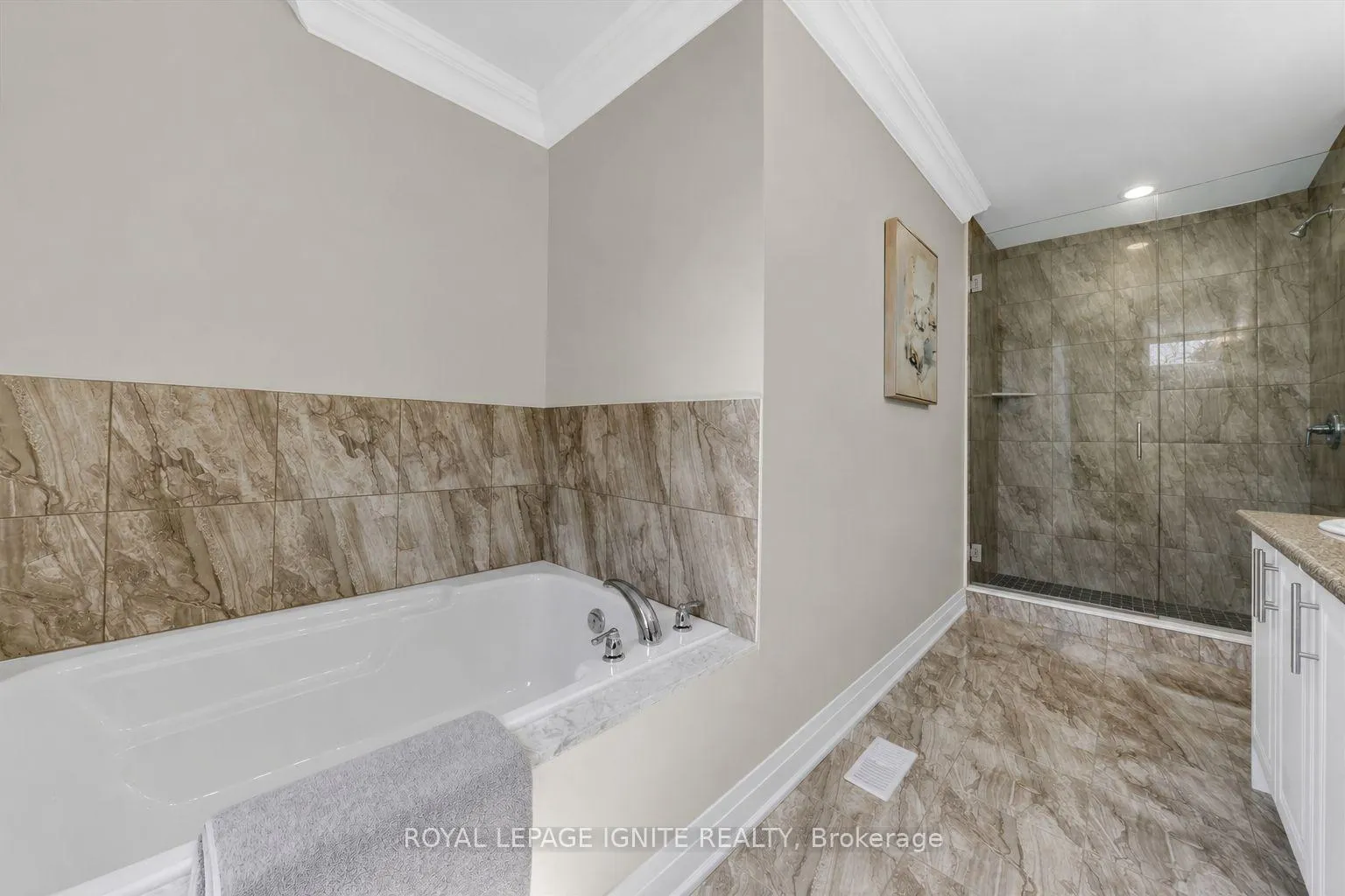 Photo 26 of Unit 6, 1741 Fairport Road, Pickering, Dunbarton — HOMEH