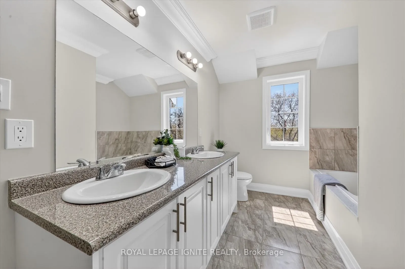 Photo 34 of Unit 6, 1741 Fairport Road, Pickering, Dunbarton — HOMEH