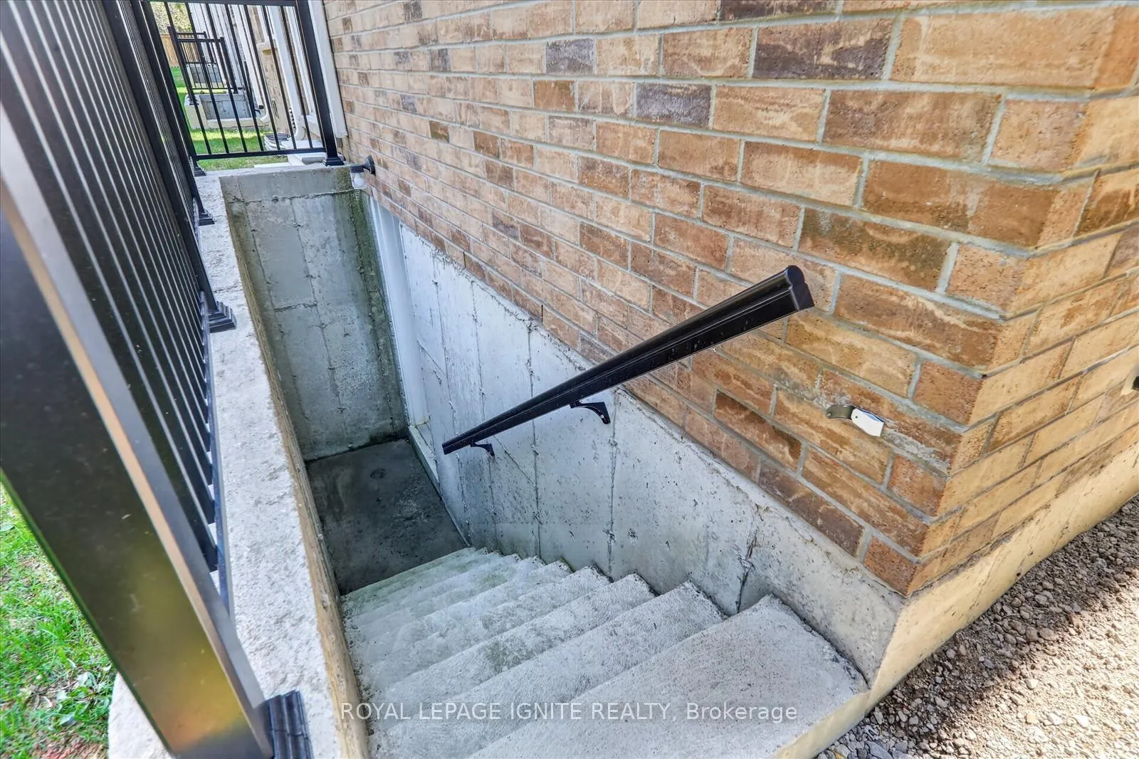 Photo 44 of Unit 6, 1741 Fairport Road, Pickering, Dunbarton — HOMEH
