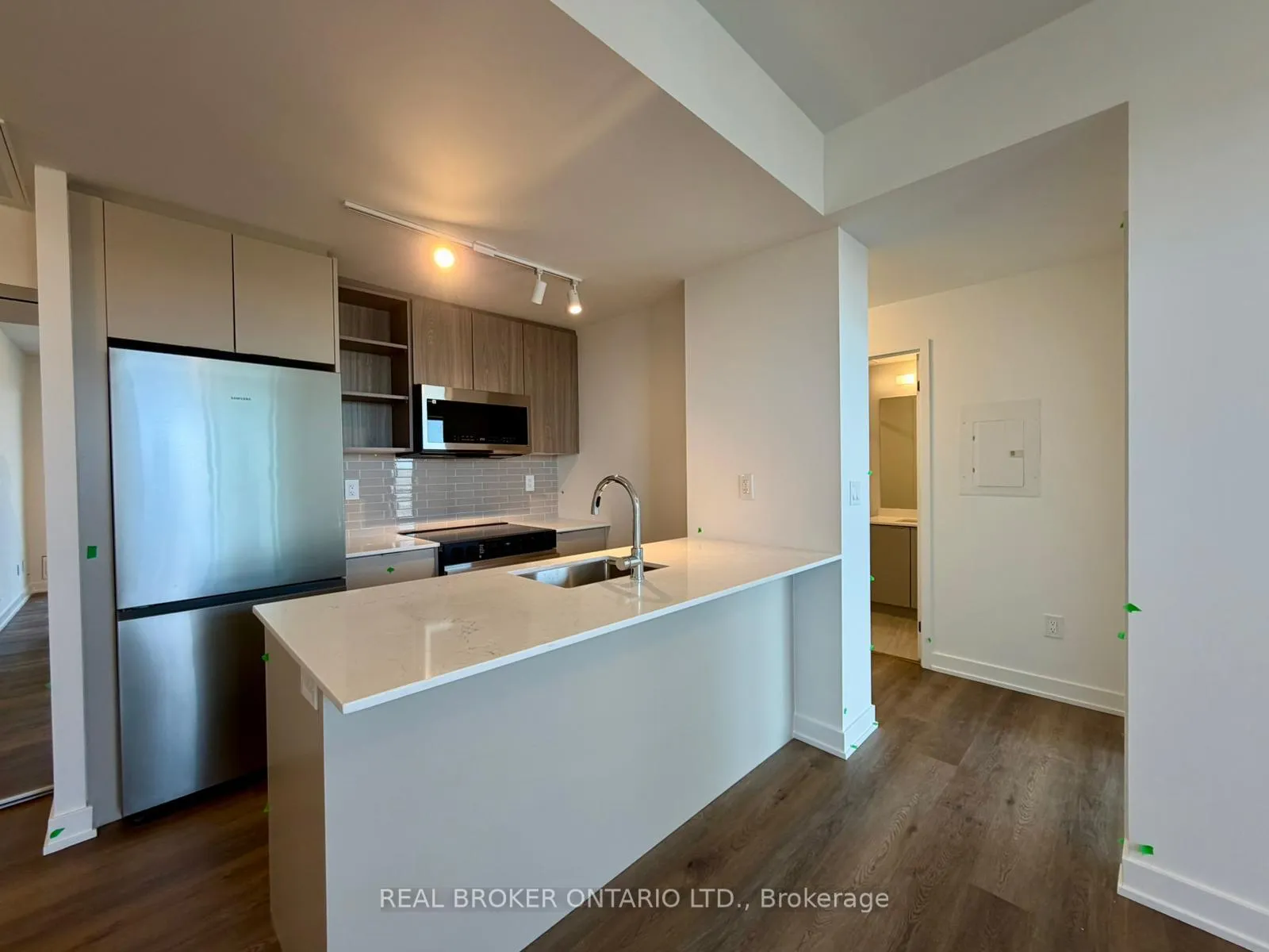 Photo 4 of 2075 Lakeshore Road, Burlington, Brant — HOMEH