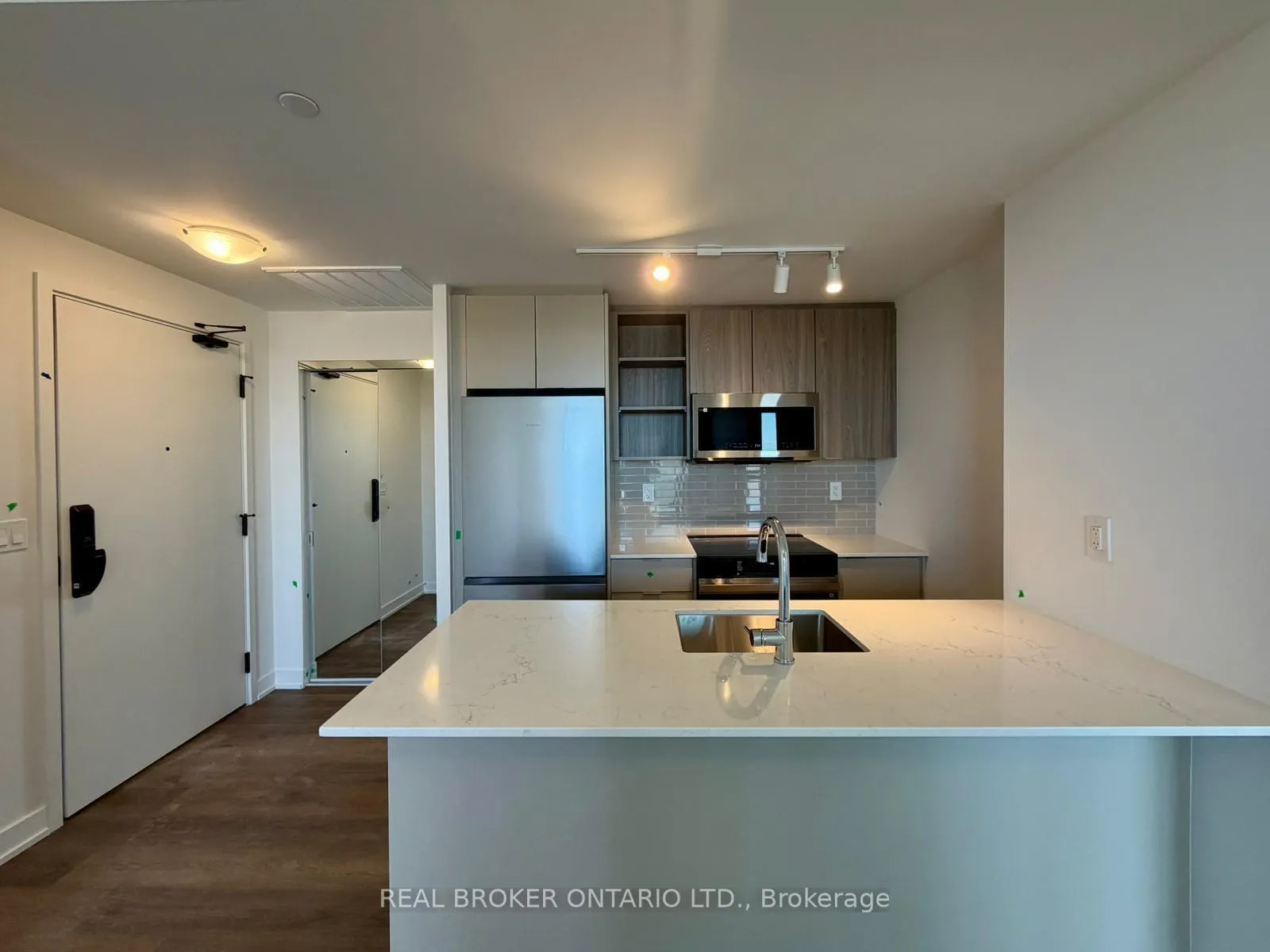 Photo 7 of 2075 Lakeshore Road, Burlington, Brant — HOMEH